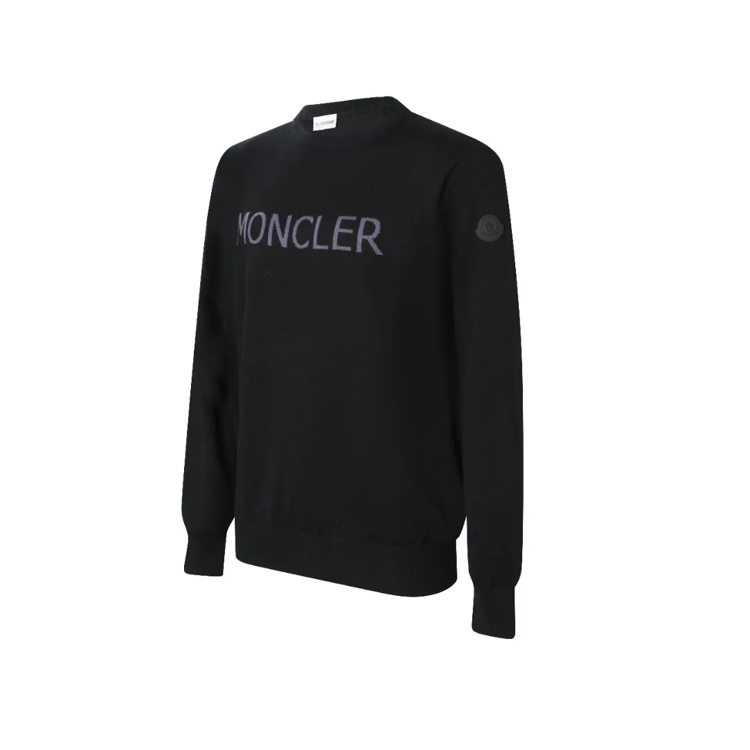P420 MONCLER jacquard crew neck sweater Fabric selection: Made of wool blended fabric, mainly 95% wool, combined with 4% nylon and 1% spandex. The main body of wool ensures the warmth and comfort of the clothing. The addition of a small amount of nylon and spandex significantly improves the elasticity and wear resistance. The ribbed decorative parts are made of 100% wool, which further enhances the texture and wearing experience.  Technology: Using a high needle count and fine gauge loom, combined with the orderly direction of the internal yarns, the floating threads are cleverly woven and stored, with almost no unnecessary thread mess. The color switching of each group of letters is synchronized with the knitting needles in milliseconds, forming a delicate jacquard letter LOGO decorated on the chest. SIZE: S M L XL
