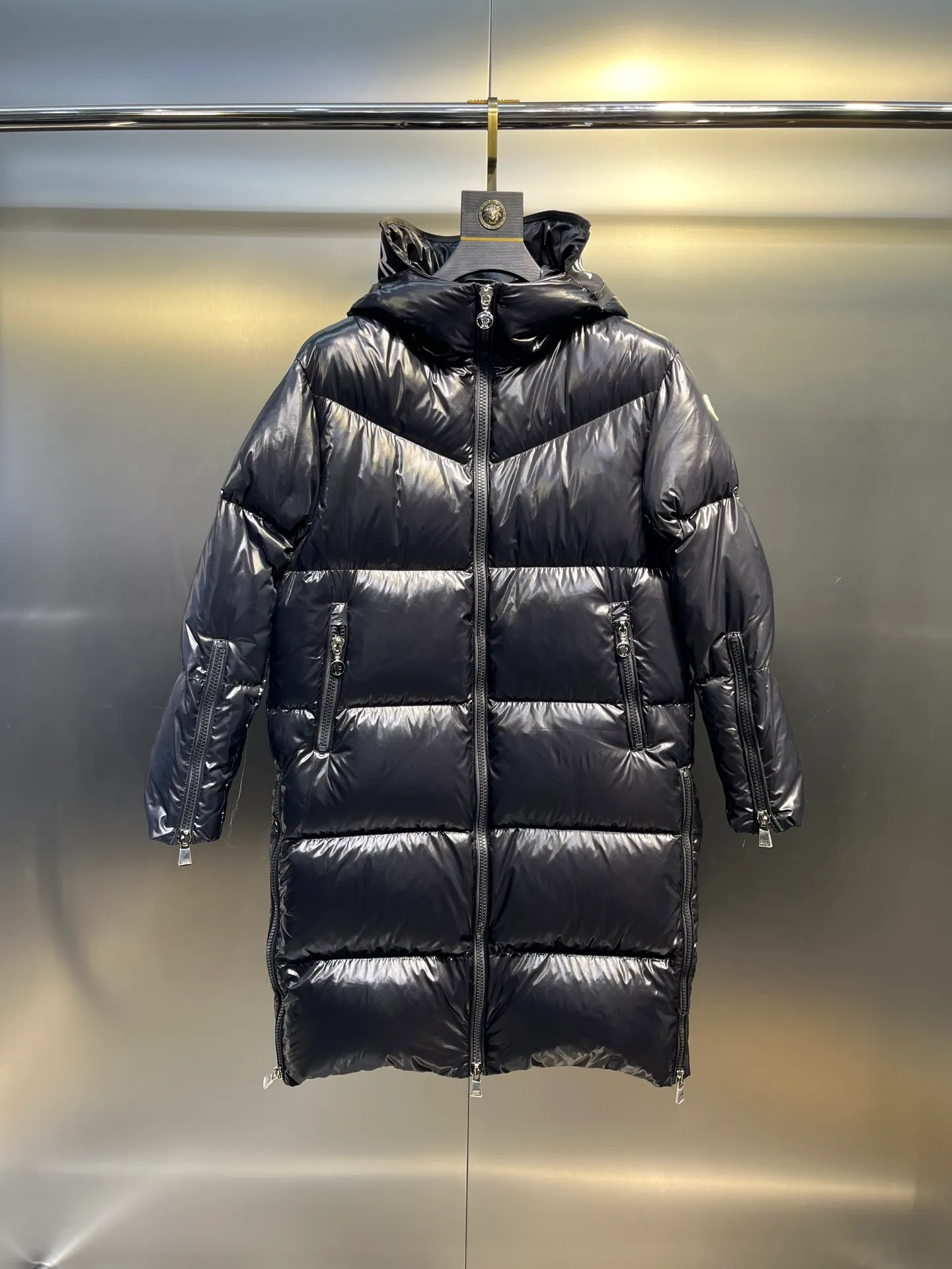 P1160 moncler 🌟 Huppelong series women's long down jacket, original custom-made weatherproof nylon fabric, the brim design can be opened with the classic logo design, the cuffs and hem are equipped with zippers to change the shape at will, the new national standard 90 down filling inside, first-class down filling, high version, size 1234