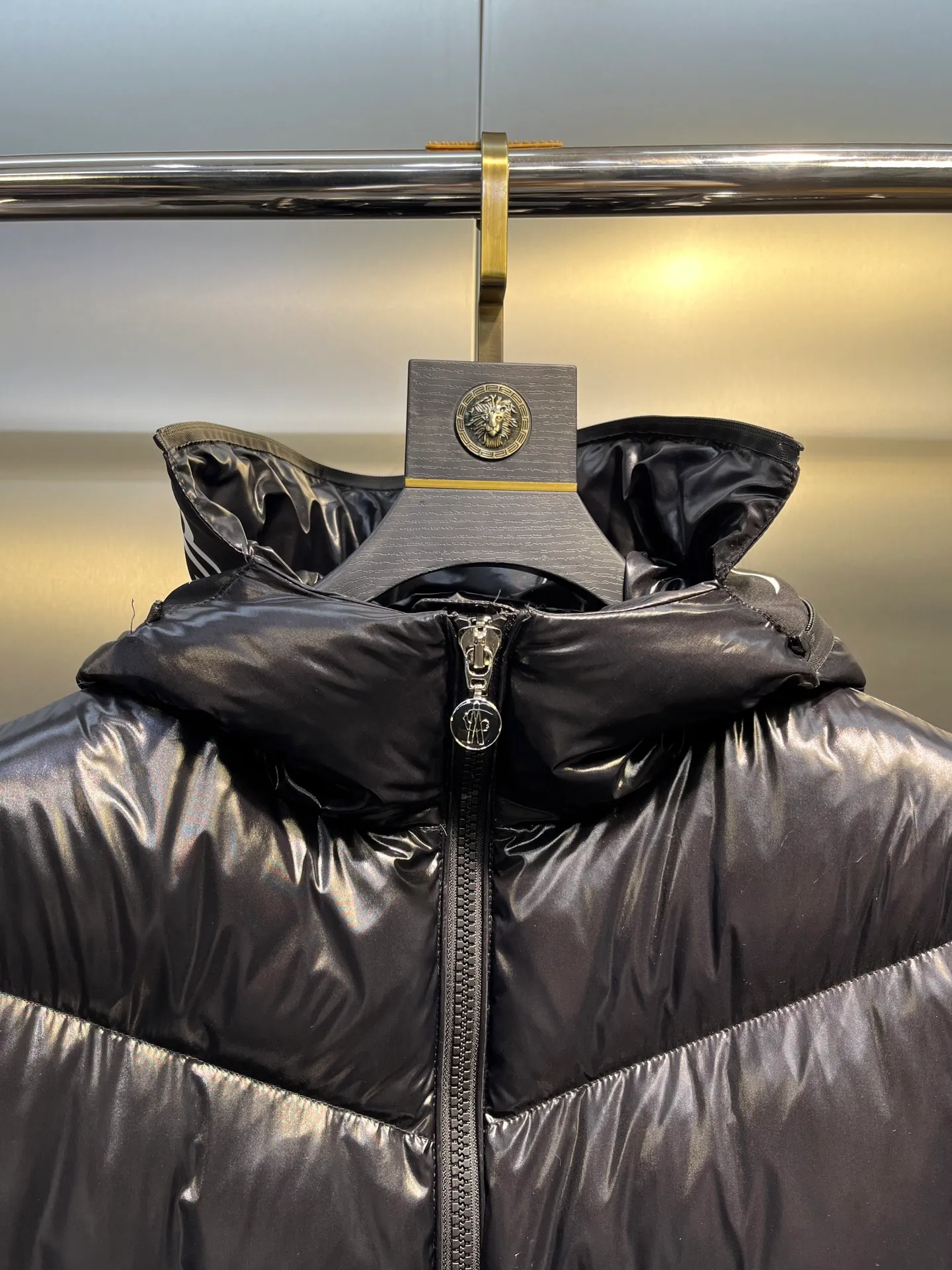 P1160 moncler 🌟 Huppelong series women's long down jacket, original custom-made weatherproof nylon fabric, the brim design can be opened with the classic logo design, the cuffs and hem are equipped with zippers to change the shape at will, the new national standard 90 down filling inside, first-class down filling, high version, size 1234