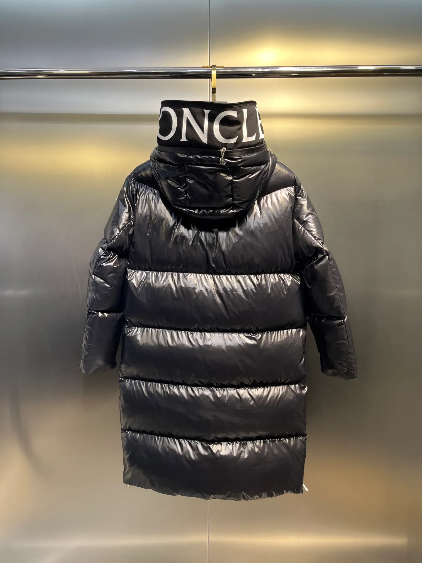 P1160 moncler 🌟 Huppelong series women's long down jacket, original custom-made weatherproof nylon fabric, the brim design can be opened with the classic logo design, the cuffs and hem are equipped with zippers to change the shape at will, the new national standard 90 down filling inside, first-class down filling, high version, size 1234