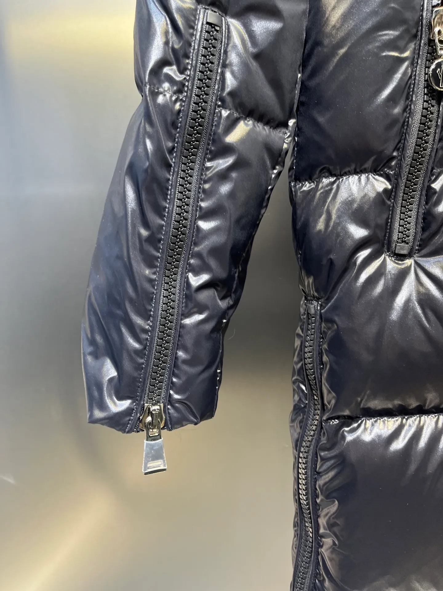 P1160 moncler 🌟 Huppelong series women's long down jacket, original custom-made weatherproof nylon fabric, the brim design can be opened with the classic logo design, the cuffs and hem are equipped with zippers to change the shape at will, the new national standard 90 down filling inside, first-class down filling, high version, size 1234