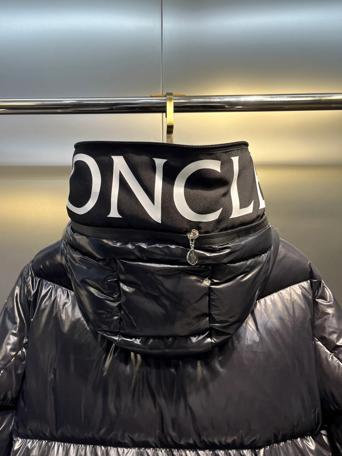 P1160 moncler 🌟 Huppelong series women's long down jacket, original custom-made weatherproof nylon fabric, the brim design can be opened with the classic logo design, the cuffs and hem are equipped with zippers to change the shape at will, the new national standard 90 down filling inside, first-class down filling, high version, size 1234