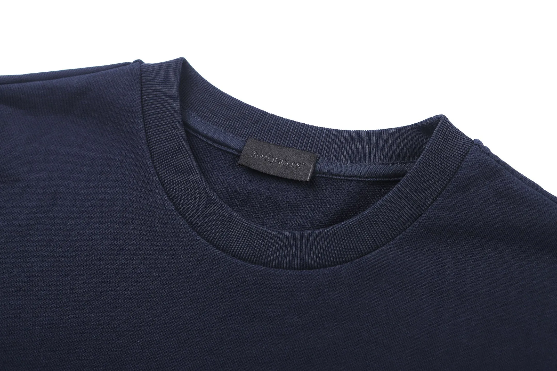 P380 [Exclusive supply] Moncler ghost logo round neck sweatshirt (navy blue). The original version was purchased for 4,900 and developed. The fabric is made of 320g Austrian cotton double yarn sweatshirt fabric. The rib is made of 410g 1*1 double yarn fashion brand rib. The fabric is enzyme washed, glue printed, customized adhesive label, customized trademark, loose version. The overall wiring is straight and delicate, the fabric is comfortable and soft, and the color is consistent without color difference. It can be matched with the same style to create a fashionable look and control various occasions. Customized accessories, complete with three standards, the same style for men and women. Size:S-M-L-XL