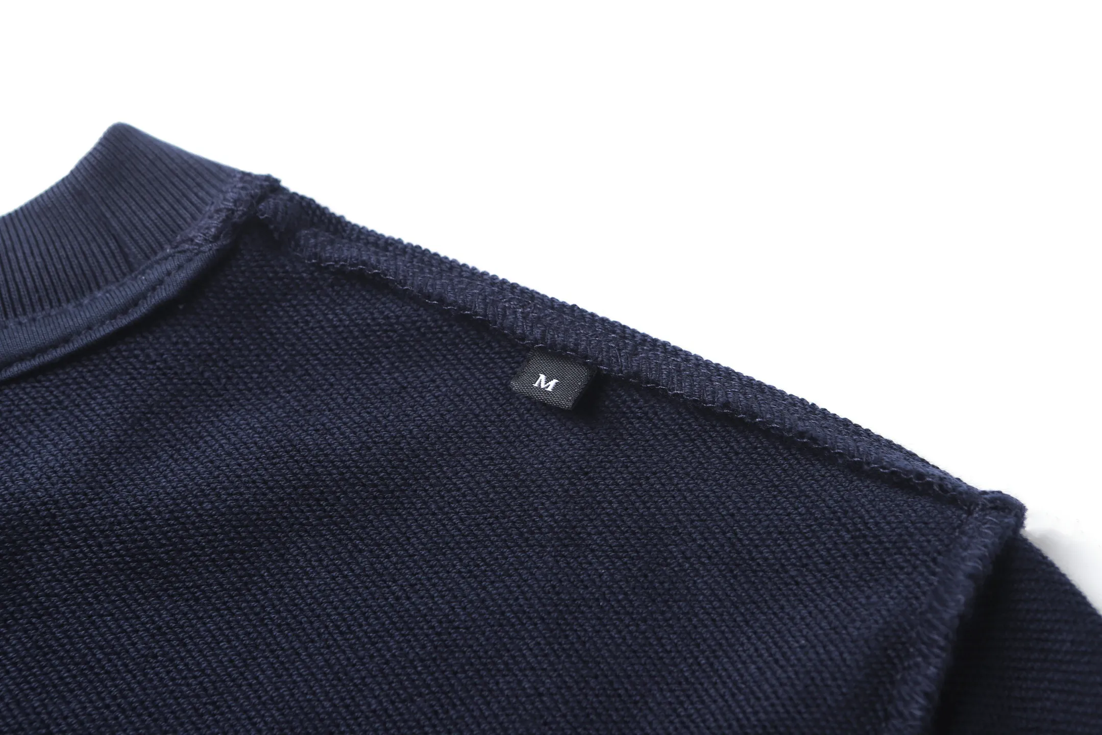 P380 [Exclusive supply] Moncler ghost logo round neck sweatshirt (navy blue). The original version was purchased for 4,900 and developed. The fabric is made of 320g Austrian cotton double yarn sweatshirt fabric. The rib is made of 410g 1*1 double yarn fashion brand rib. The fabric is enzyme washed, glue printed, customized adhesive label, customized trademark, loose version. The overall wiring is straight and delicate, the fabric is comfortable and soft, and the color is consistent without color difference. It can be matched with the same style to create a fashionable look and control various occasions. Customized accessories, complete with three standards, the same style for men and women. Size:S-M-L-XL