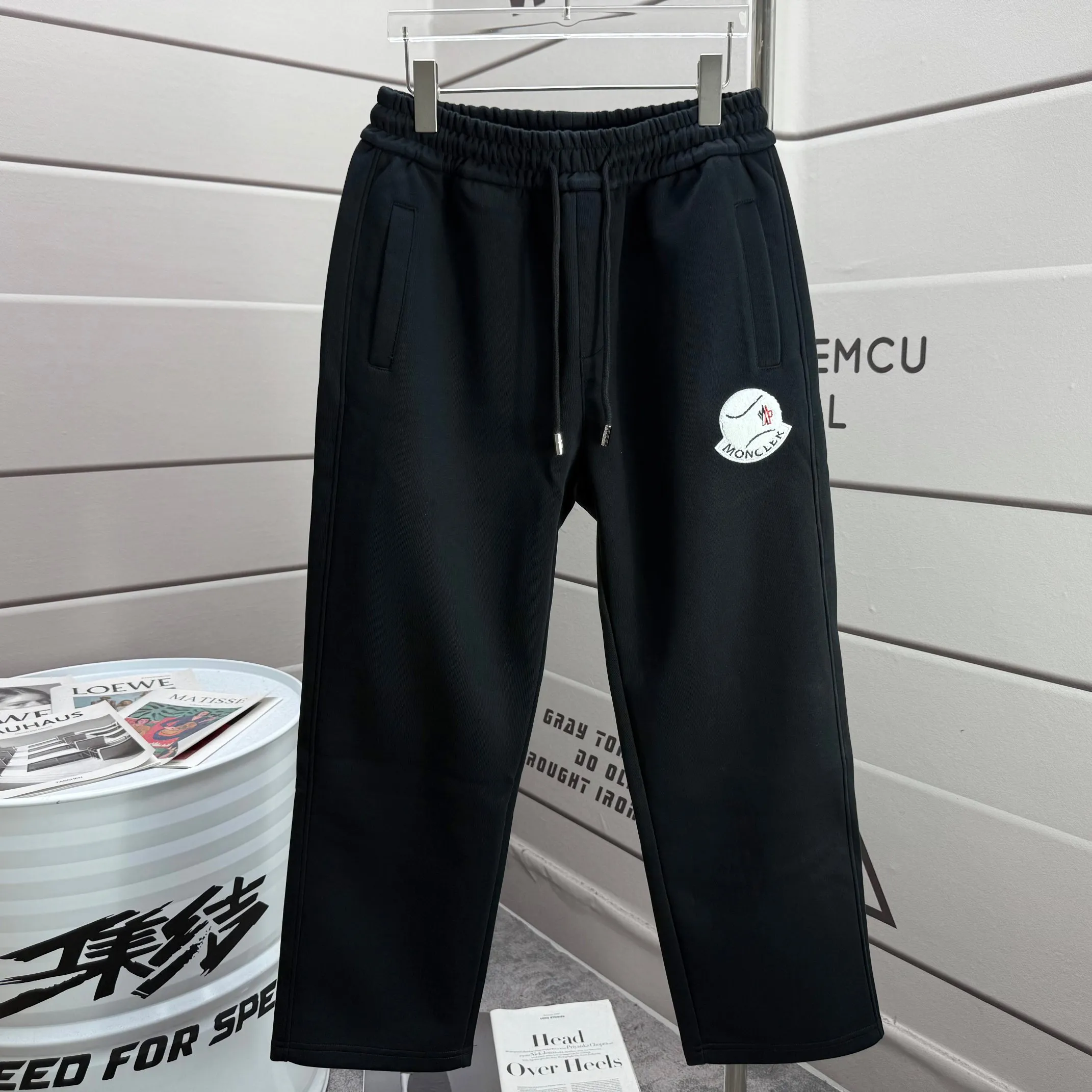 P310 MONCLER* Mouthless 2025 new autumn embroidered classic flat-legged casual sweatpants, same style for men and women. The fabric is made of 380g high-density double-sided Chinese custom fabric. No deformation, no shrinkage, three-dimensional drape. Color: black, navy blue, size: M-XXXL
