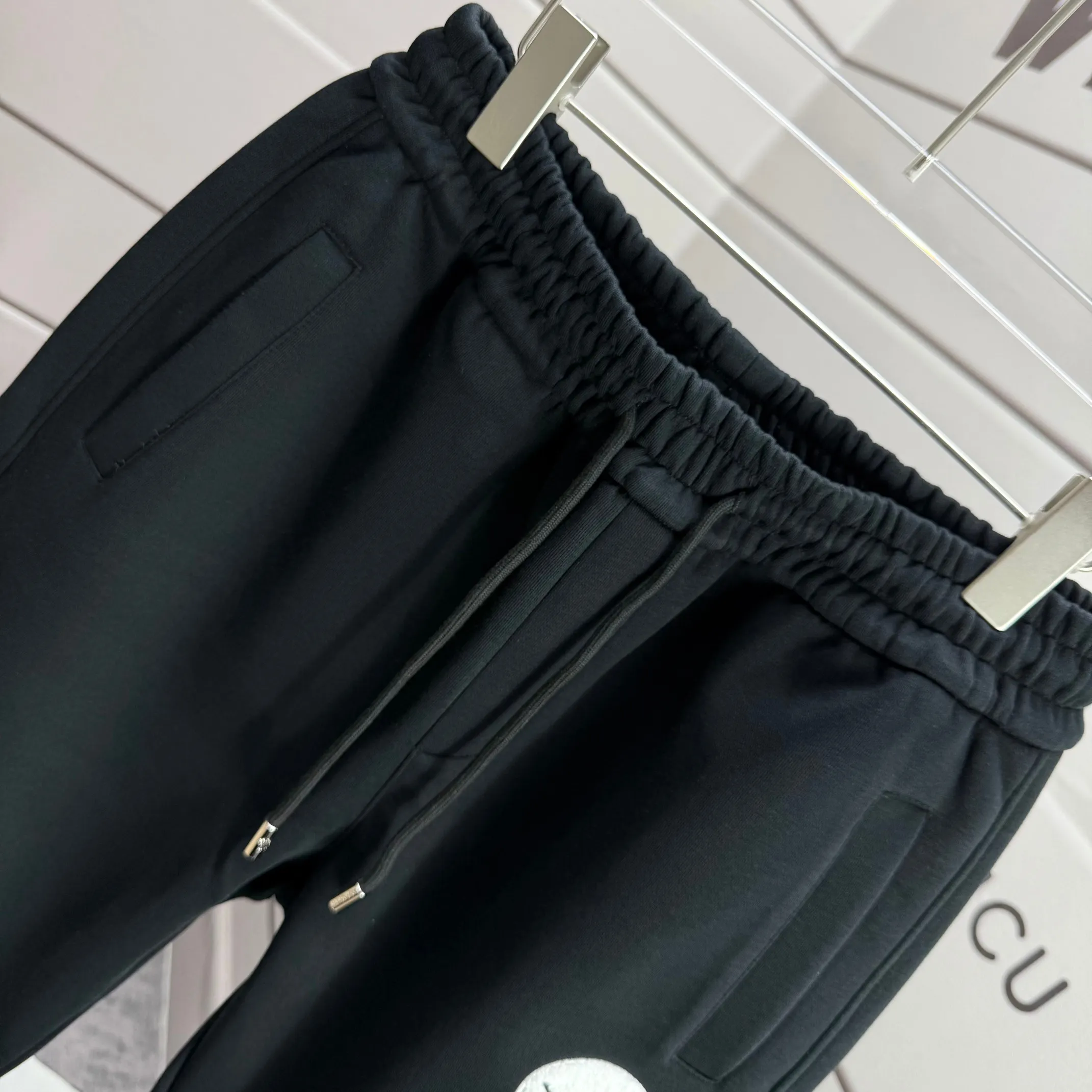 P310 MONCLER* Mouthless 2025 new autumn embroidered classic flat-legged casual sweatpants, same style for men and women. The fabric is made of 380g high-density double-sided Chinese custom fabric. No deformation, no shrinkage, three-dimensional drape. Color: black, navy blue, size: M-XXXL