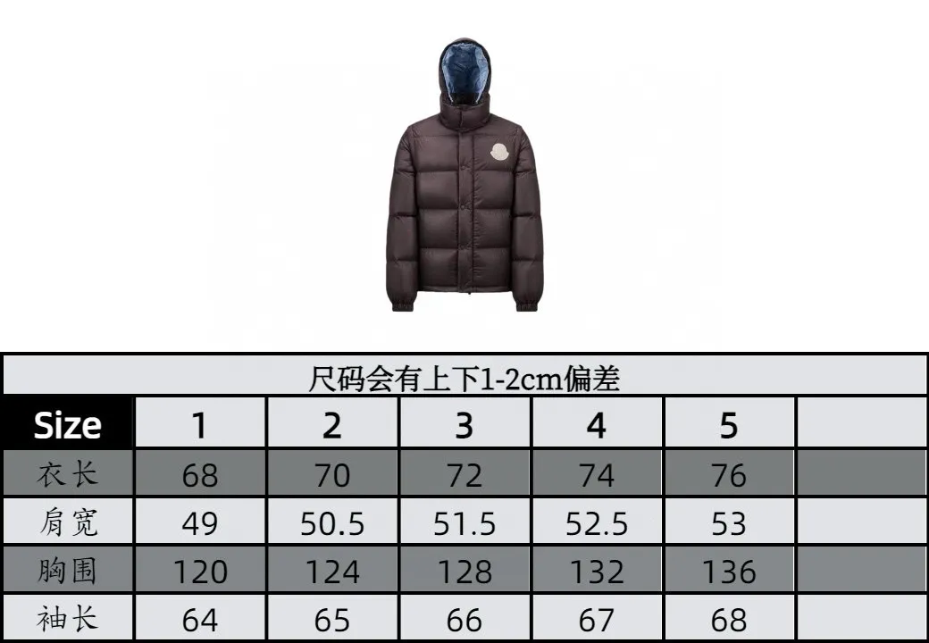 P1340 Moncler Cyclone Men's 2-in-1 Down Jacket The Cyclone down jacket uses a modern approach to interpret the classic silhouette of the 1980s, with a new simple version design. This short down jacket is made from nylon and features easily removable sleeves, allowing you to convert the jacket into a vest. A removable hood and contrast lining complete the design.  Fabric: Made of nylon fabric, lined with Nylon laqué and filled with down, 100% nylon, filling: 95 white duck down, filling capacity of about 300g (washed standard goose down), please order the goose down version if you need it. Craftsmanship: detachable hood and sleeves, zipper and snap button closure, zipper pocket, elastic cuffs, elastic drawstring hem, supports NFC chip sensing, size: 1 2 3 4 5, color: dark blue, dark brown 0556080