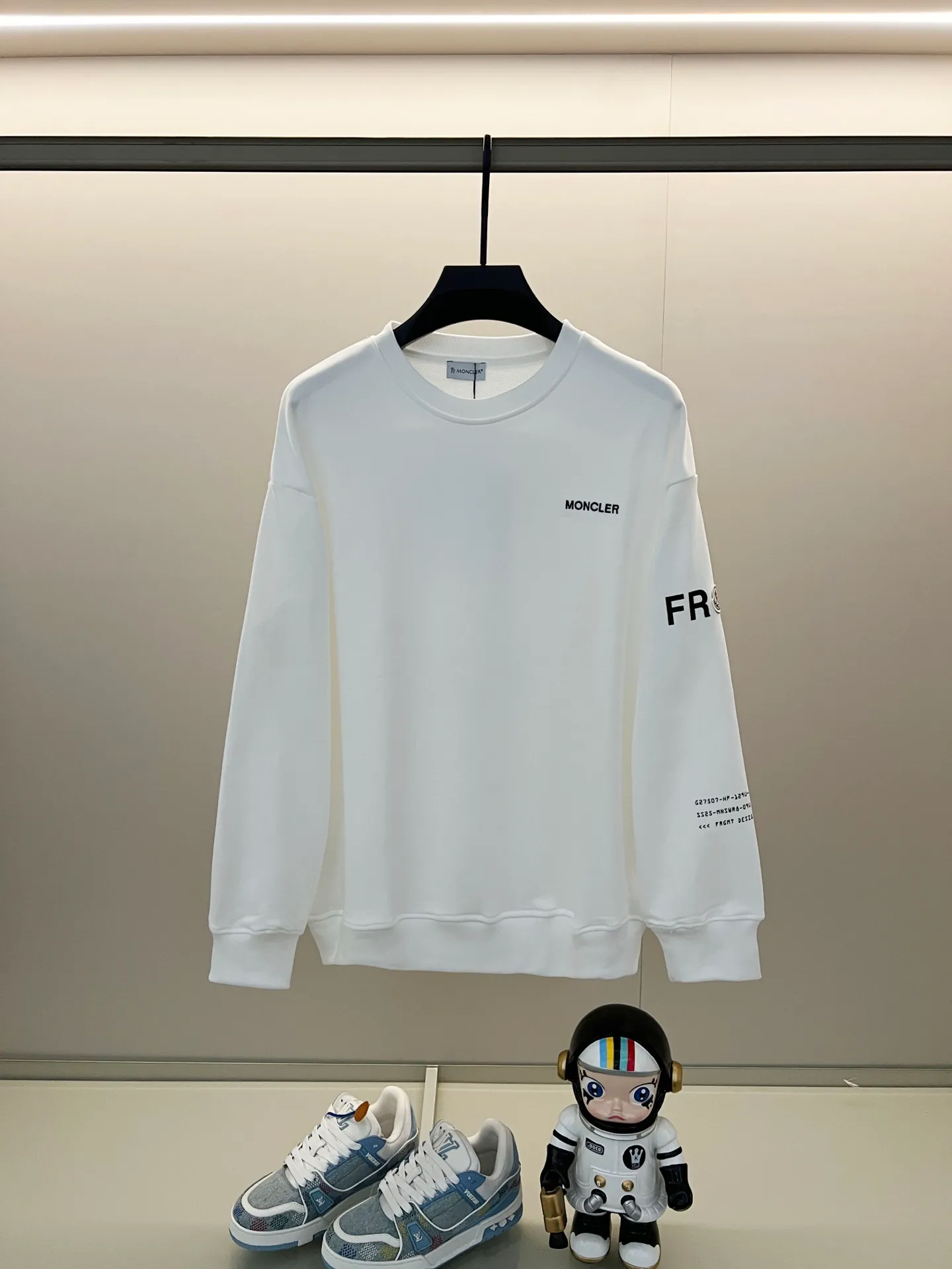 P220 MONCLER/Mask 420g pure cotton round neck sweatshirt, front and back printed letter LOGO logo, arm brand seal craftsmanship, official synchronization, high version, high quality, fashionable personality, versatile trend, pure original quality, original fabric, tag, collar label, washed wheat, complete three standards, color: black, white, gray. Size: XS-L