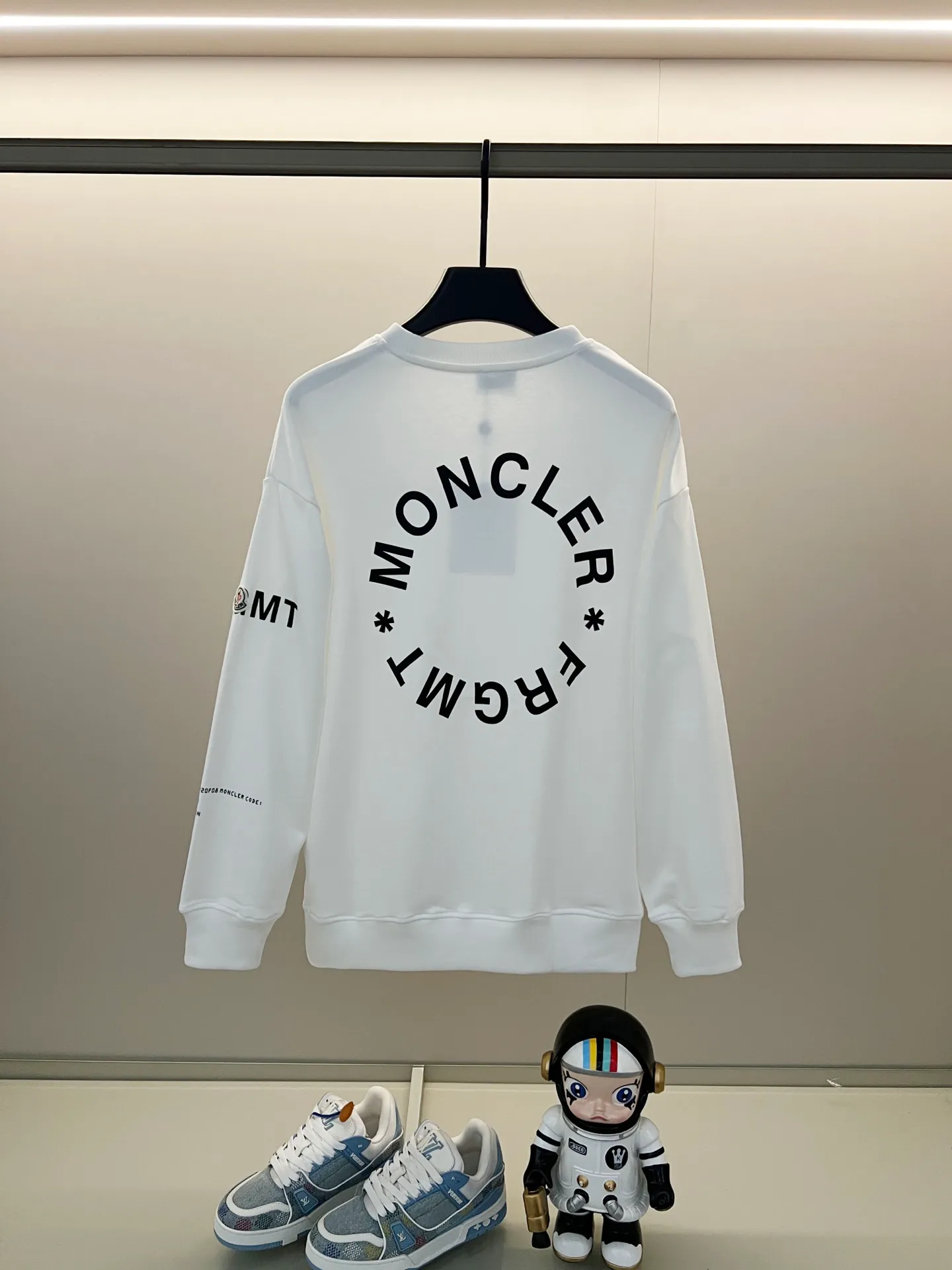 P220 MONCLER/Mask 420g pure cotton round neck sweatshirt, front and back printed letter LOGO logo, arm brand seal craftsmanship, official synchronization, high version, high quality, fashionable personality, versatile trend, pure original quality, original fabric, tag, collar label, washed wheat, complete three standards, color: black, white, gray. Size: XS-L