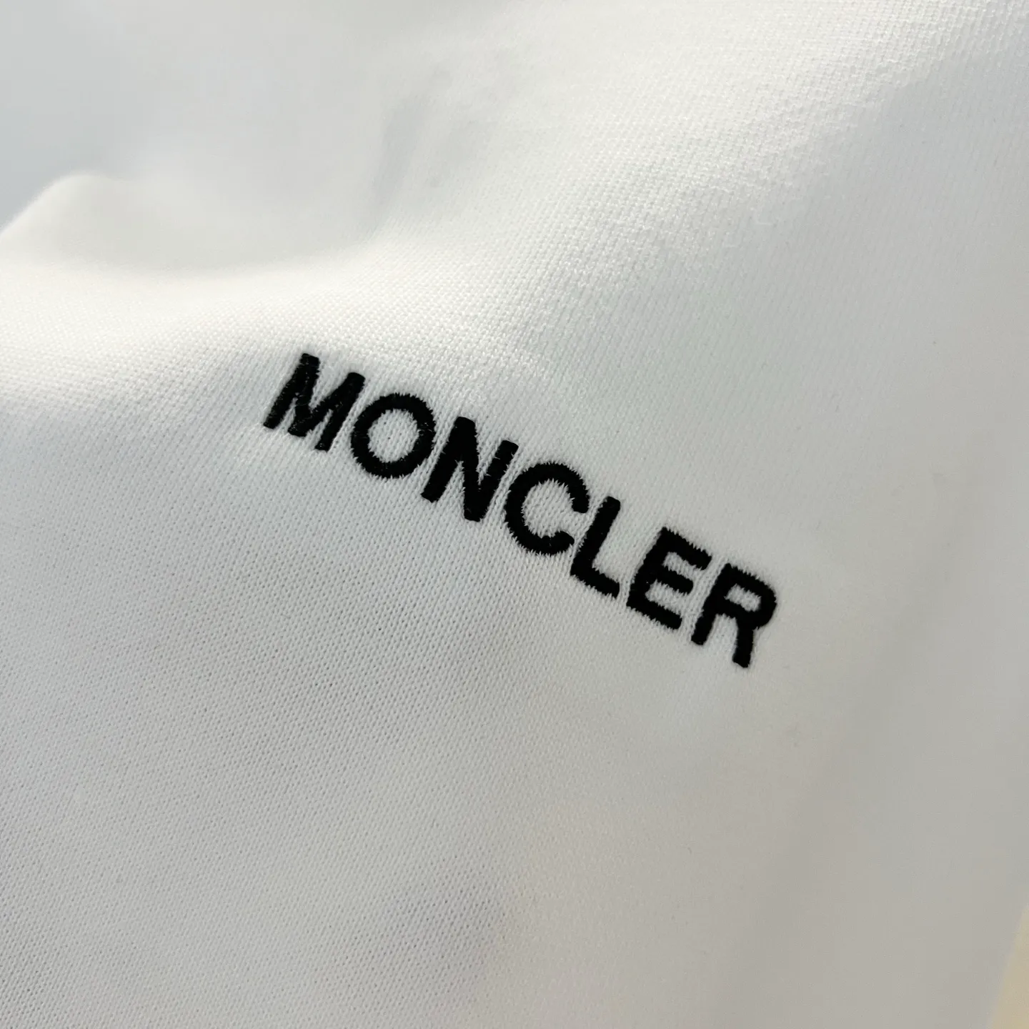 P220 MONCLER/Mask 420g pure cotton round neck sweatshirt, front and back printed letter LOGO logo, arm brand seal craftsmanship, official synchronization, high version, high quality, fashionable personality, versatile trend, pure original quality, original fabric, tag, collar label, washed wheat, complete three standards, color: black, white, gray. Size: XS-L