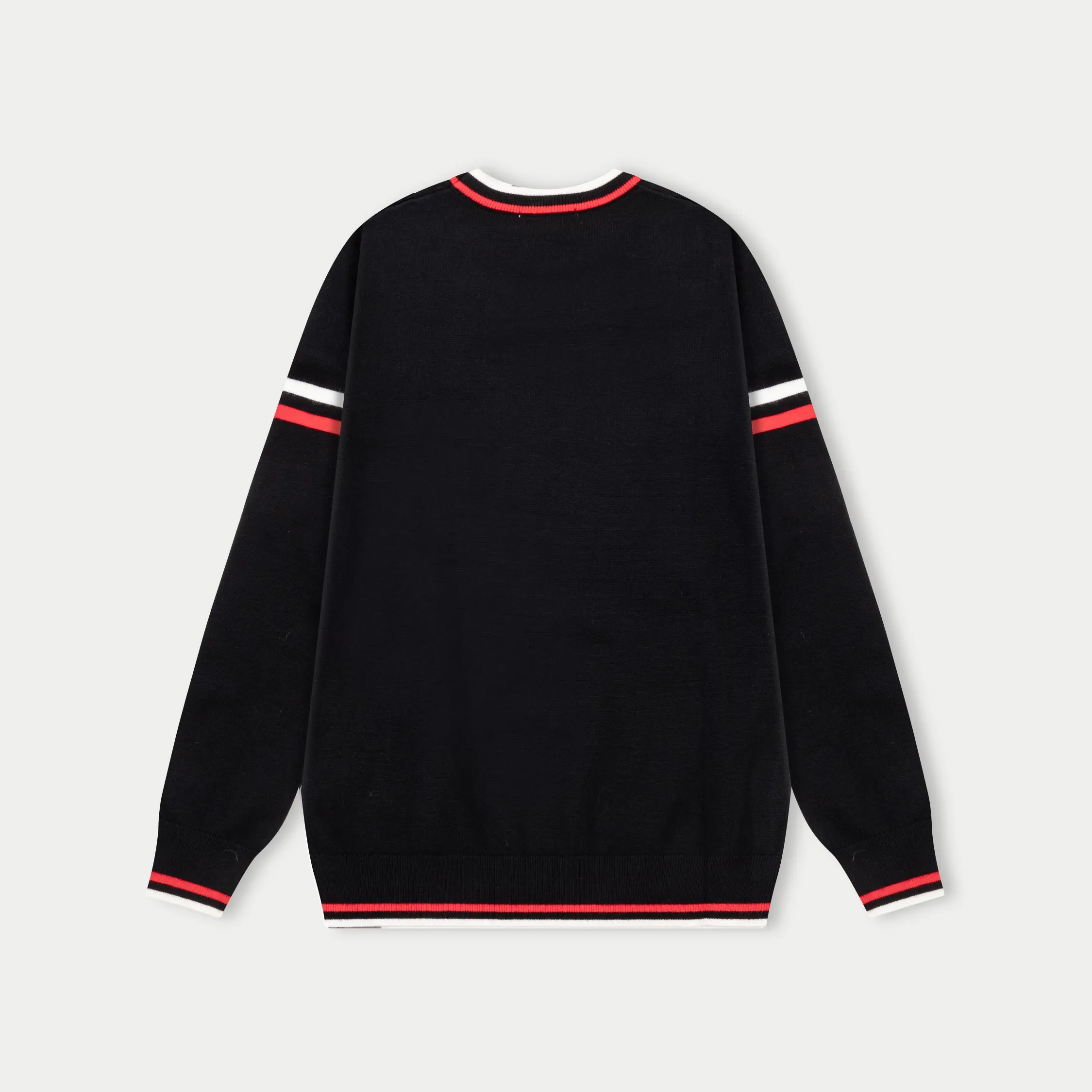 P300 MONCLER muzzle 25ss new round neck sweater. Original fabric. Made of customized natural medium-thick imported wool yarn. It feels very comfortable and smooth. The version is quite wide and stylish. Produced by a first-line brand factory. Woven by imported machines. It is very soft and skin-friendly to wear. It will not deform after long-term wear. The latest autumn and winter style. Fashionable and personalized. Super versatile and good-looking. Very suitable for both men and women. A must-have for everyone. Color: white blue black Size: M-3XL