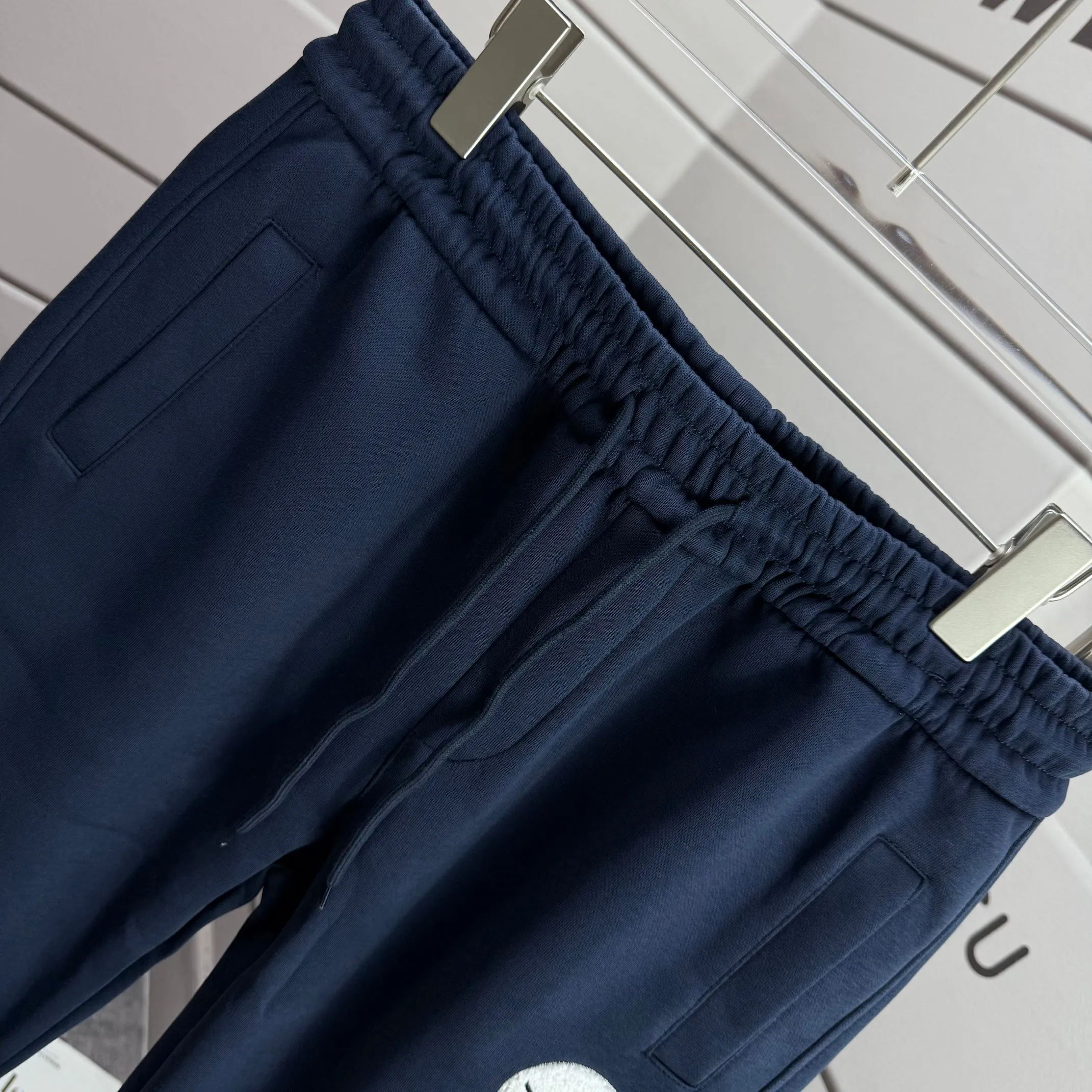 P310 MONCLER* Mouthless 2025 new autumn embroidered classic flat-legged casual sweatpants, same style for men and women. The fabric is made of 380g high-density double-sided Chinese custom fabric. No deformation, no shrinkage, three-dimensional drape. Color: black, navy blue, size: M-XXXL