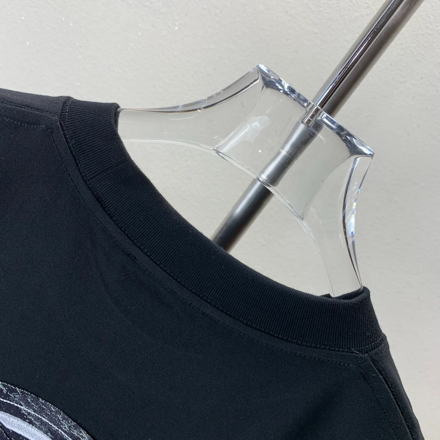 P180 MONCLER 2025 spring and summer new style, personalized denim embroidery, round neck short-sleeved T-shirt, fashionable men and women, S M L XL XXL five sizes black white