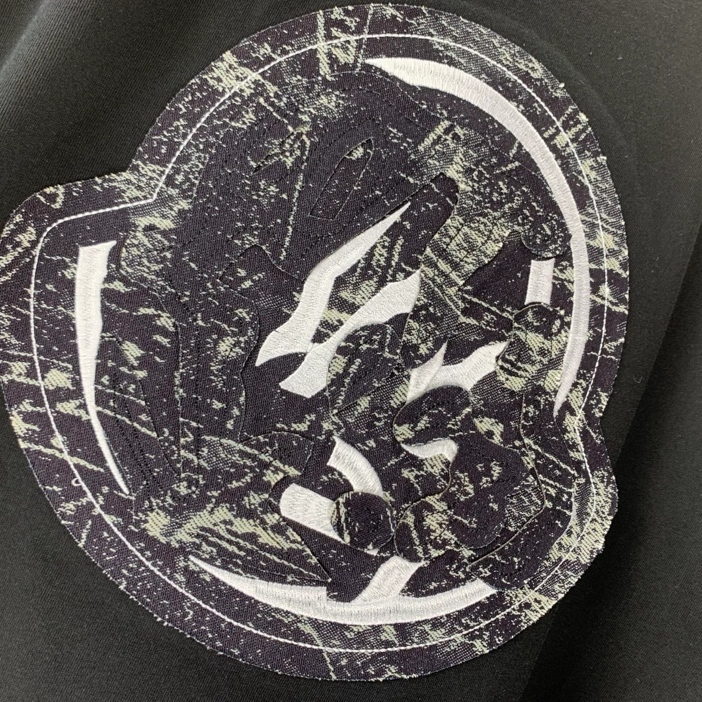 P180 MONCLER 2025 spring and summer new style, personalized denim embroidery, round neck short-sleeved T-shirt, fashionable men and women, S M L XL XXL five sizes black white