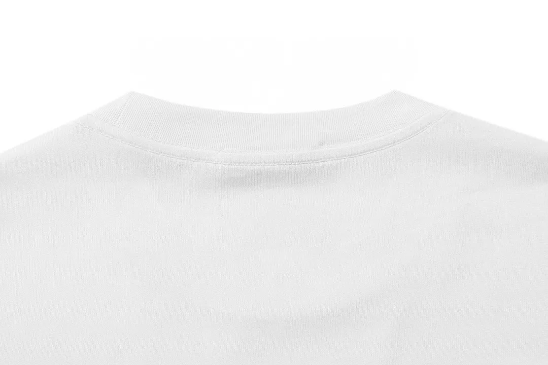 P150 Moncler 2026 early spring new style Imported high-density embroidered badge logo Customized small armband Same style for men and women Short-sleeved T-shirt · Customized 300g 100% double yarn pure cotton fabric · Dyeing of 32 double-strand threads · Complete collar label, hangtag, main mark and three labels Color: White Size: XS S M L