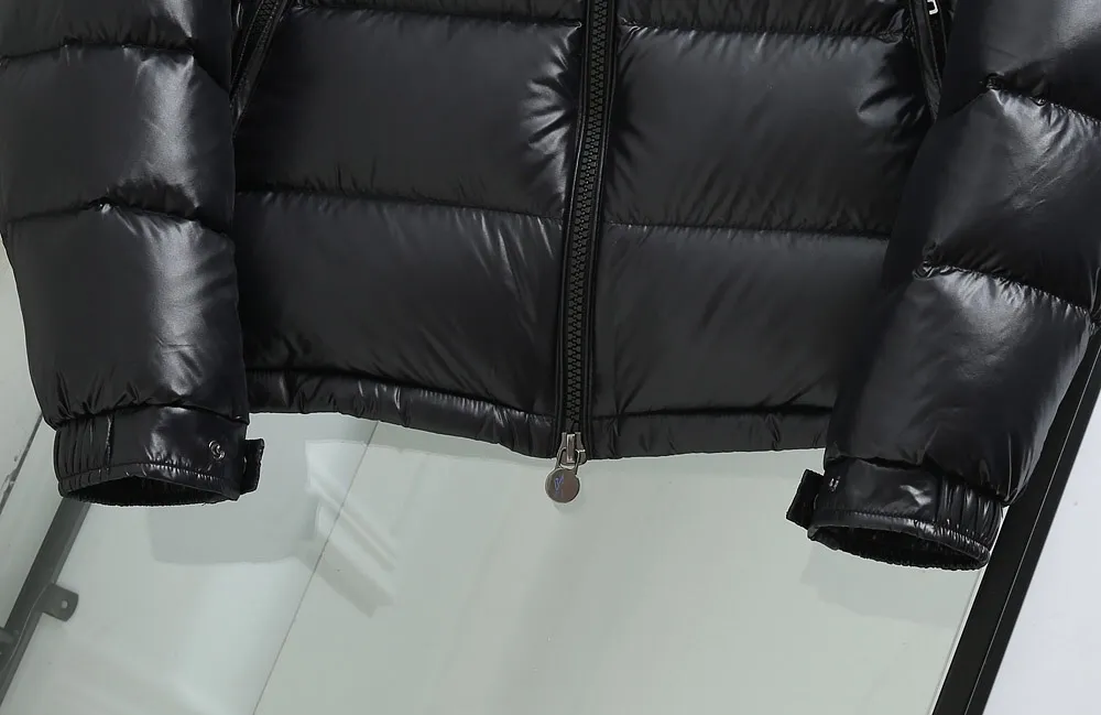 P700 💎Highest quality💎 New Mayan style muzzle down jacket, evergreen style, the same style as Eason Chan, Moncler, a famous French brand of outdoor sports equipment, the original hot-selling down jacket, the same style as celebrities, national standard 90 white duck down, extra large filling capacity, super warm, anti-drilling velvet and lint-proof lining, detachable hood, ultra-light feel, super comfortable to wear, authentic craftsmanship details are in place The upper body effect is super good, black with gray lining is a classic and versatile style, a must-have item for everyone! Color: black Code number: 1 2 3 4 5 6