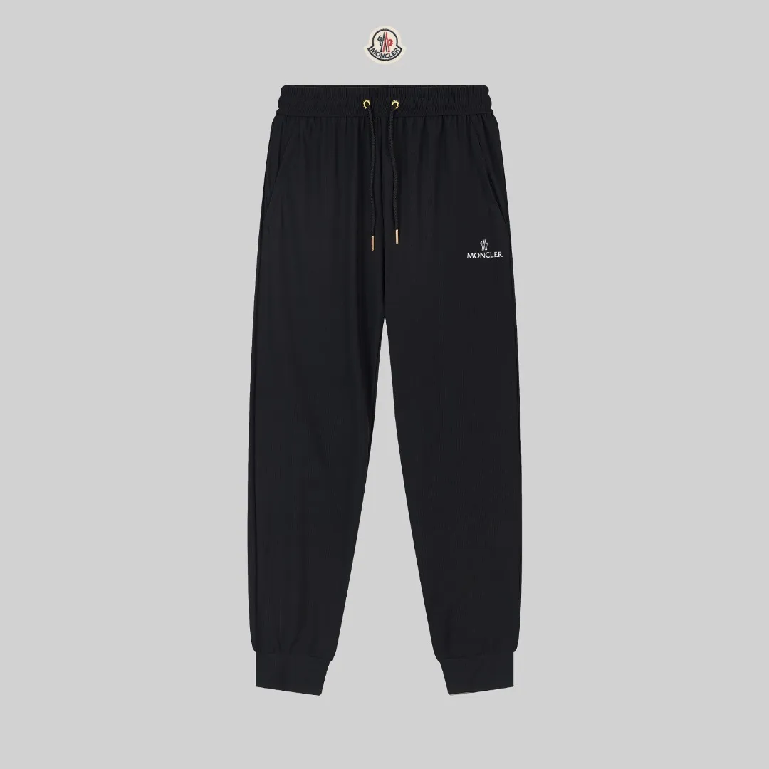 P230 Moncler spring and summer new model, two-color high-quality thin sports and leisure ice silk pants. Smooth, comfortable, anti-wrinkle and traceless pants. 🗯Soft texture, slightly elastic to the touch, cool ice silk pants. Waist elastic band, fashionable version design. 🗯 Neat and neat wiring, suitable for both sports and leisure! It can be easily controlled by all body types. Two classic colors are available. 🗯New summer product. Versatile and easy to match. The upper body is very simple, handsome and stylish. It can be easily controlled by men and women. Color: Black Gray Size: S-XL