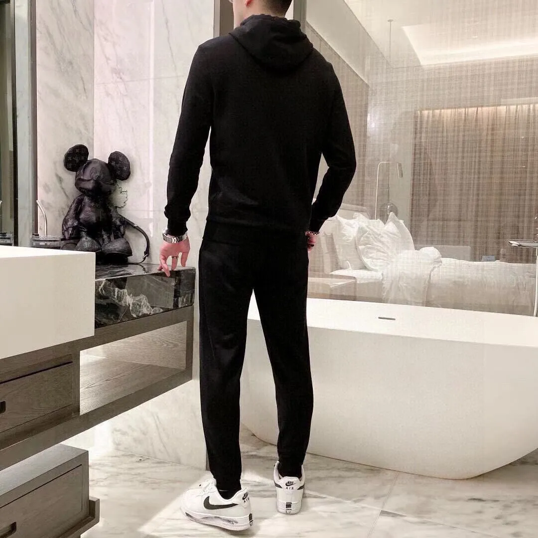 P380 💰 [MONCLER Mouth Covering] (Gospel for Fatty) hot-selling suit is coming. Focus on the original version of the official website. 2025 new hot-selling sweatshirt suit. The original order is hard to buy🇭🇰. It is the meticulous work of top designers for a fitting and perfect upper body effect. All-natural high-quality Roman cotton 100%, close-fitting comfort, noble and elegant! Original hardware embodies elegance and nobility! Counter size: M-5XL (maximum wear up to 220 pounds)