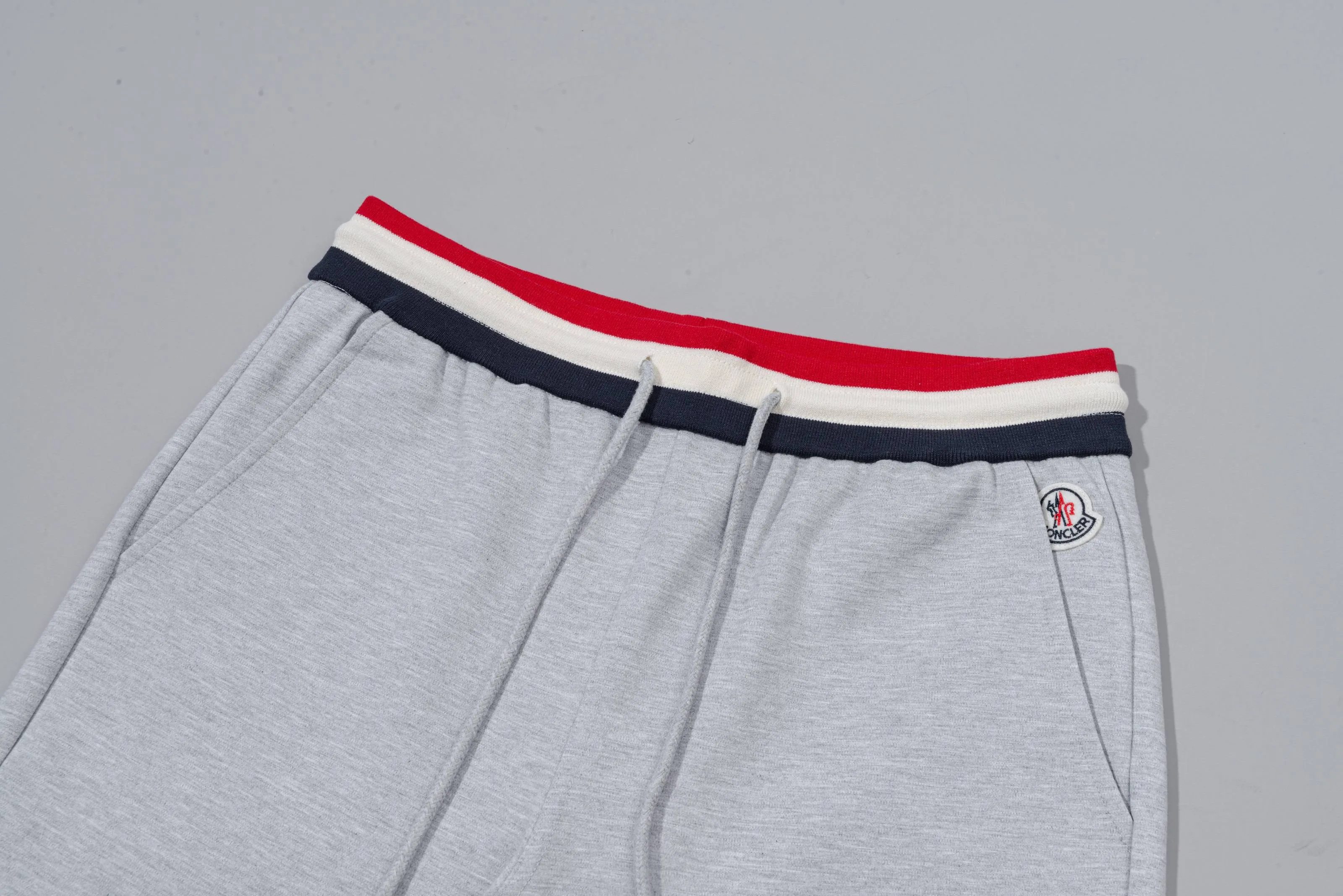 P270 MONCLER/Mask custom fabric suit casual sweatpants, simple arm brand LOGO small badge, threaded trousers technology, official synchronization, high version, high quality, fashionable personality, versatile trend, pure original quality, original fabric, tag, collar label, washed wheat, complete three standards, color: blue, gray. Size: S-2XL