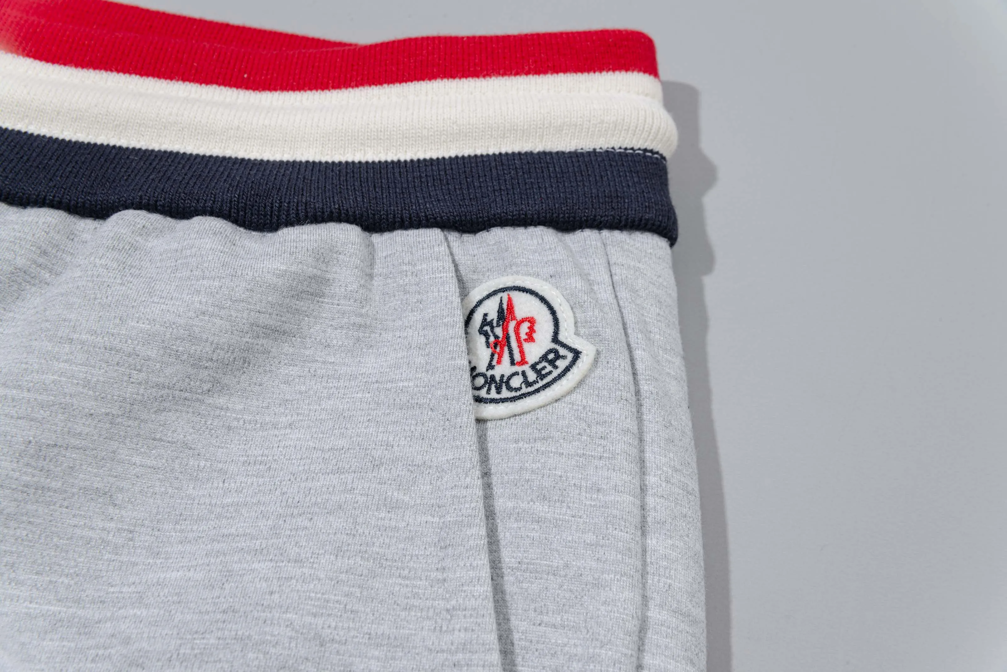 P270 MONCLER/Mask custom fabric suit casual sweatpants, simple arm brand LOGO small badge, threaded trousers technology, official synchronization, high version, high quality, fashionable personality, versatile trend, pure original quality, original fabric, tag, collar label, washed wheat, complete three standards, color: blue, gray. Size: S-2XL