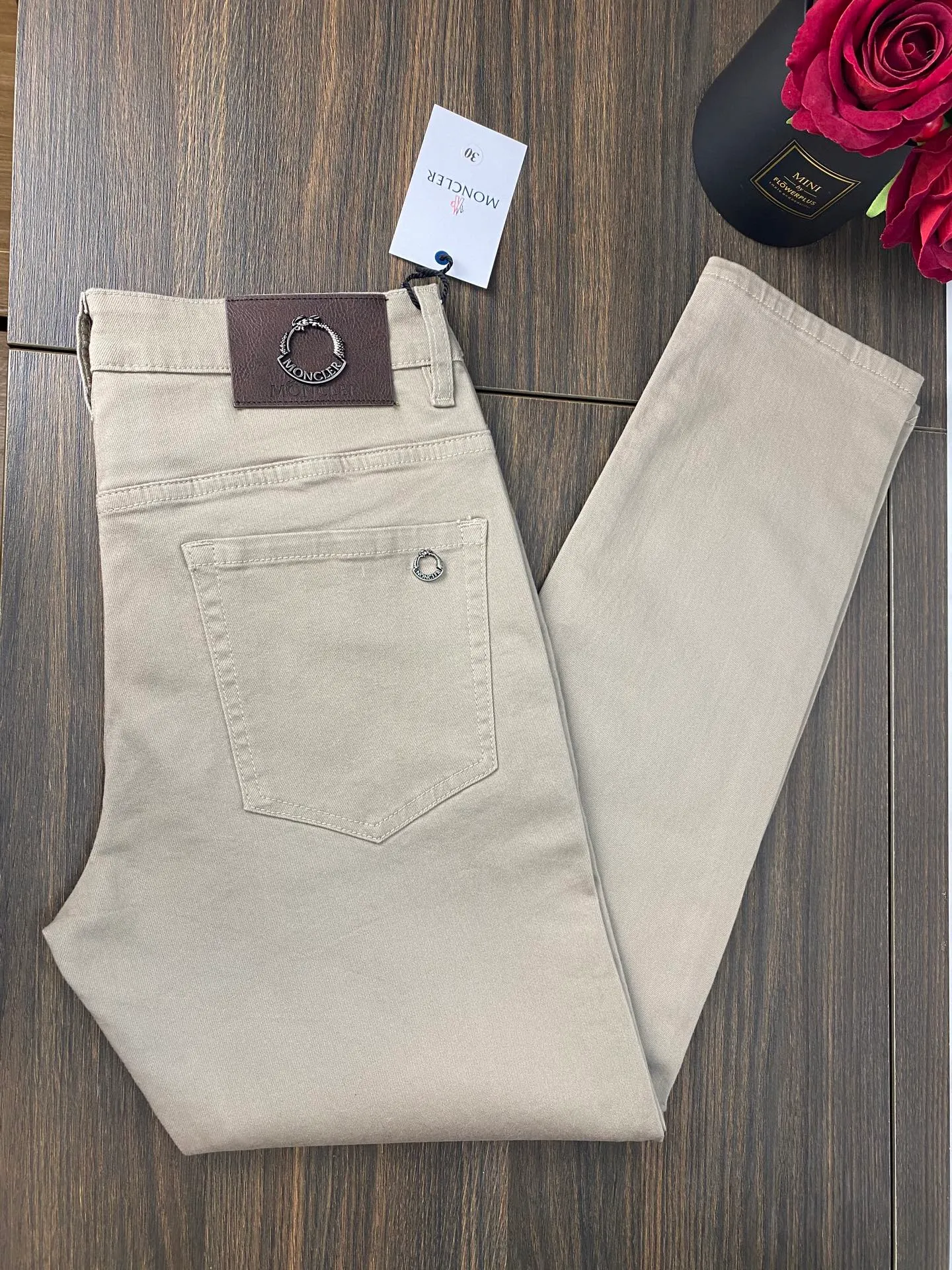P290 🌸🌸 Moncler elastic slimming straight leg pants, thin style!  Very high-quality, stretchy casual-fit jeans can also be very comfortable... Super stretchy and super handsome jeans! Heavy wash water elasticity...! You will be amazed by the clever design of these jeans! ! A pair of jeans cut from original cloth, light color, unique charm, made of high-quality cotton fabric, with frayed design and patch embroidery embellishment details. The fabric is comfortable, soft and can be matched casually. The comfort represents its interpretation of fashion and leisure. The details reflect the brand's pursuit of quality, with a bit of a hedonist flavor. It pays great attention to details and restores the texture of top-grade hardware. . Showing a sense of luxury and fashion. . Very worth buying. Size: Size: 29-38. . (No 35, 37)
