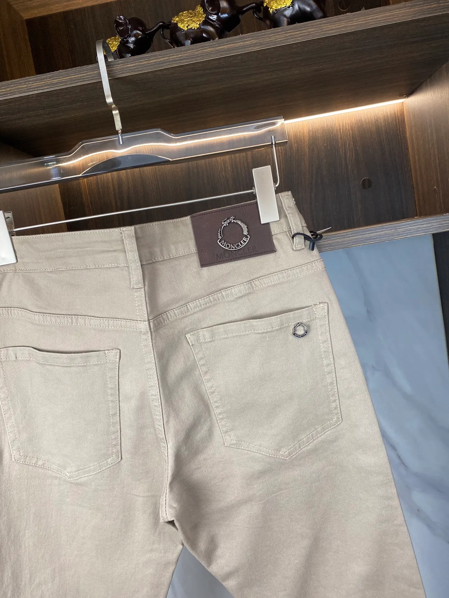 P290 🌸🌸 Moncler elastic slimming straight leg pants, thin style!  Very high-quality, stretchy casual-fit jeans can also be very comfortable... Super stretchy and super handsome jeans! Heavy wash water elasticity...! You will be amazed by the clever design of these jeans! ! A pair of jeans cut from original cloth, light color, unique charm, made of high-quality cotton fabric, with frayed design and patch embroidery embellishment details. The fabric is comfortable, soft and can be matched casually. The comfort represents its interpretation of fashion and leisure. The details reflect the brand's pursuit of quality, with a bit of a hedonist flavor. It pays great attention to details and restores the texture of top-grade hardware. . Showing a sense of luxury and fashion. . Very worth buying. Size: Size: 29-38. . (No 35, 37)