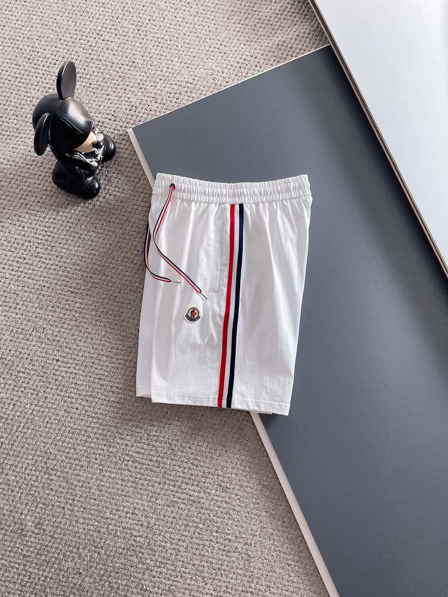 P570 Brand [MONCLER Mouth Covered] 2025 round neck short-sleeved shorts suit. The pure cotton fabric upper body will not be stuffy, the smooth and comfortable skin-friendly effect is more breathable, the fabric has its own texture, classic logo technology, a new interpretation from a unique angle, fashionable and versatile choice! Size: M-3XL (maximum wear: 190 pounds)