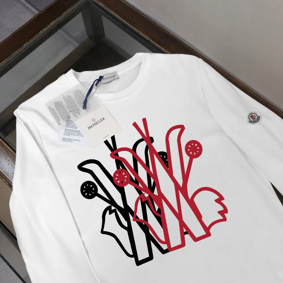 P180, a non-off-the-shelf model, you can trust it. Moncler printed long-sleeved T-shirt, 240g breathable cotton fabric, very soft and comfortable texture, does not shrink, does not deform, does not ball), can be worn alone as a base layer. Original customized accessories, collar label, care mark, hangtag, packaging (perfect details) Color: White Black Size: XS S M L