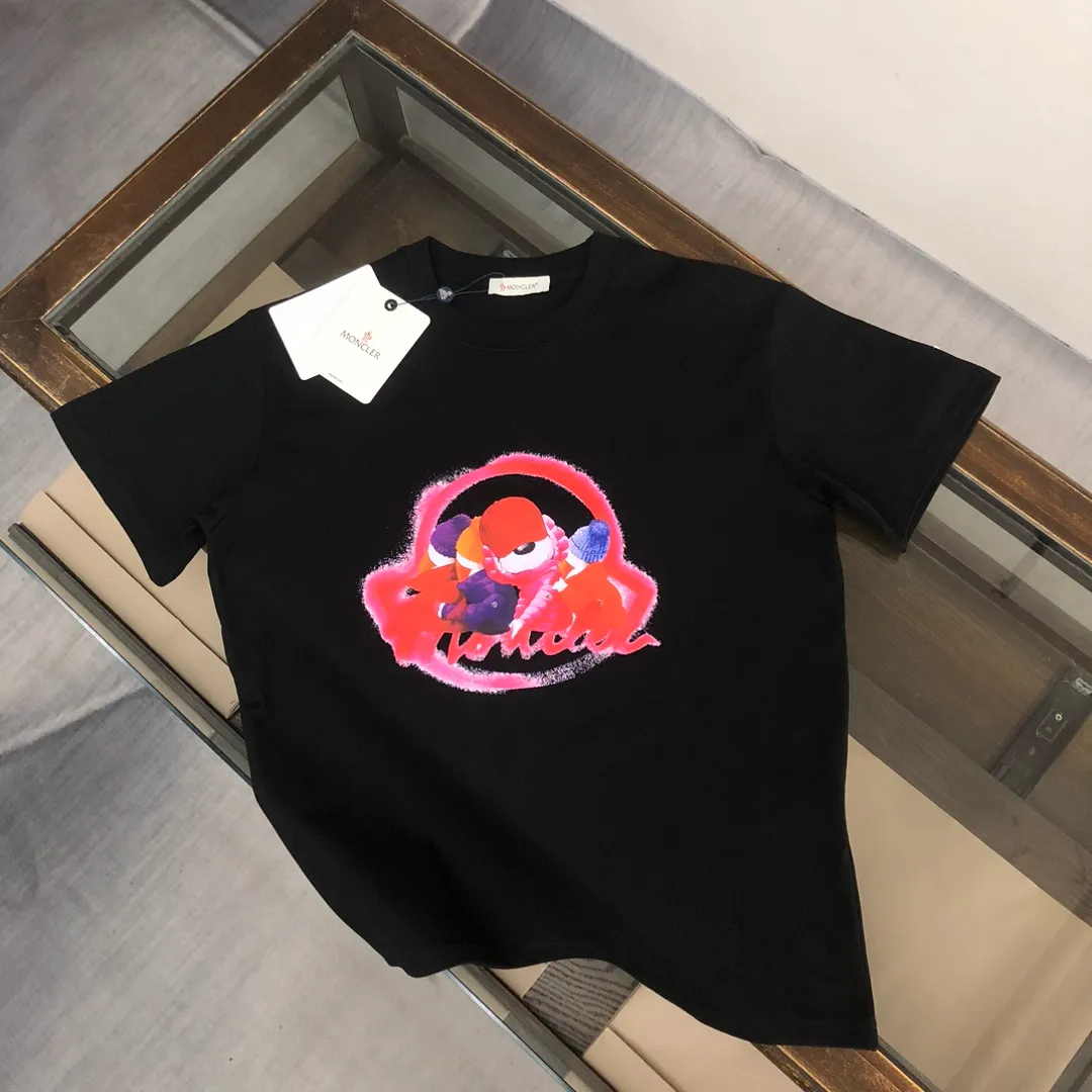 P160 🔥MONCLER The latest short-sleeved T-shirt for couples ~ brand new element pattern printing design ~ the fabric upper body is comfortable and breathable, not stiff, slim cut, made of high-end custom-made pure cotton fabric! The upper body is comfortable and stylish, and it can be worn alone as an inner layer. It is a must-have for fashionistas! ! ! Color: black white Size: S～XL (loose version, please state your height and weight when placing an order)
