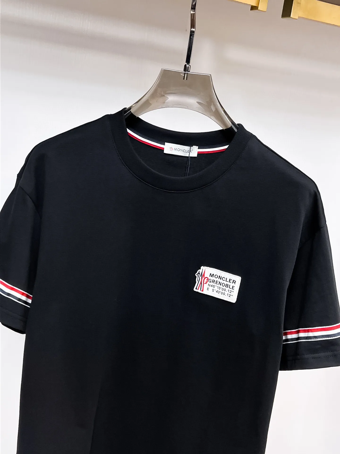 P560 Brand [MONCLER Mouth Covered] 2025 round neck short-sleeved shorts suit. The pure cotton fabric upper body will not be stuffy, the smooth and comfortable skin-friendly effect is more breathable, the fabric has its own texture, classic logo technology, a new interpretation from a unique angle, the first choice for fashion and versatility! Size: M-3XL (maximum wear: 190 pounds)