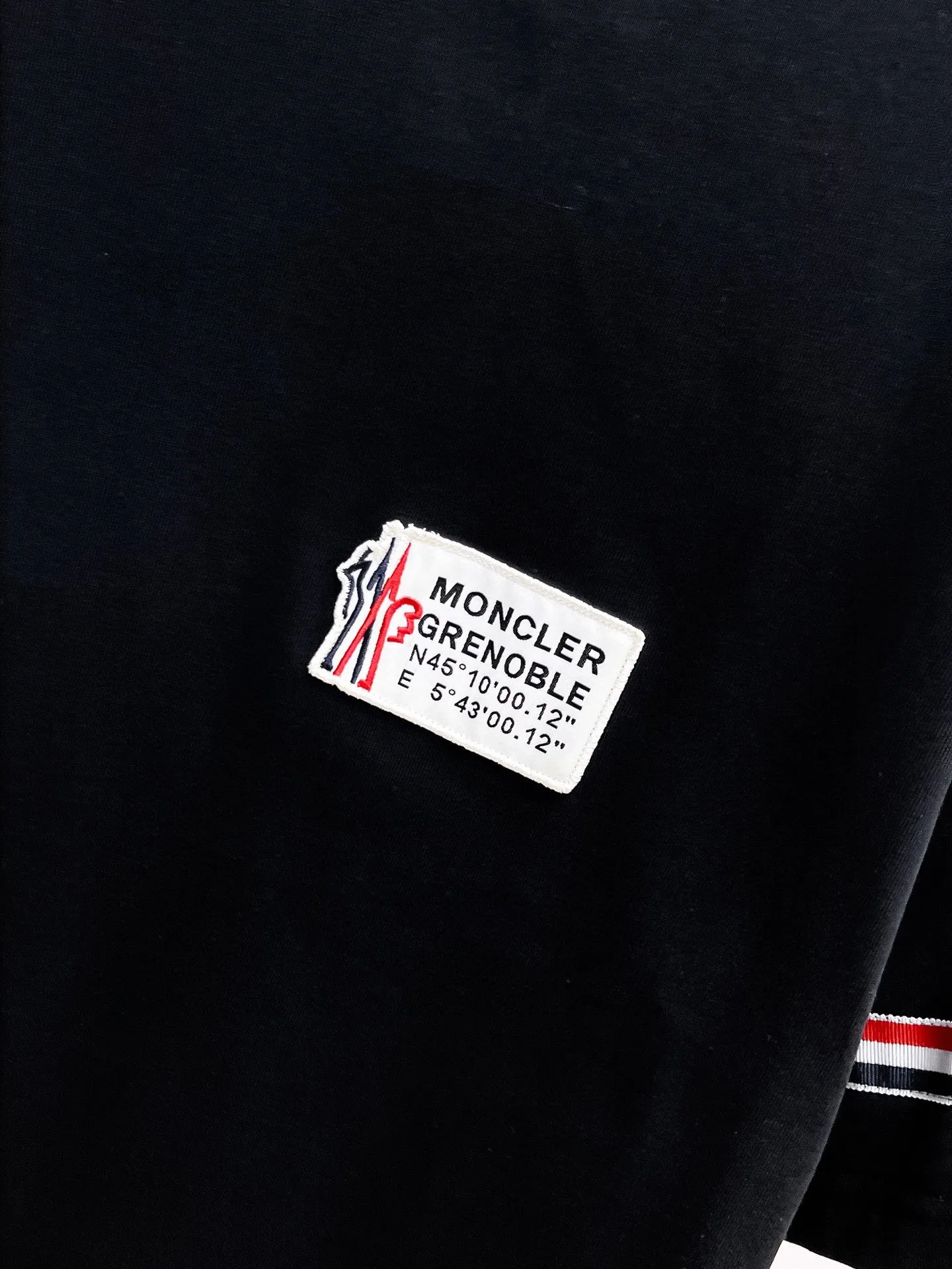 P560 Brand [MONCLER Mouth Covered] 2025 round neck short-sleeved shorts suit. The pure cotton fabric upper body will not be stuffy, the smooth and comfortable skin-friendly effect is more breathable, the fabric has its own texture, classic logo technology, a new interpretation from a unique angle, the first choice for fashion and versatility! Size: M-3XL (maximum wear: 190 pounds)