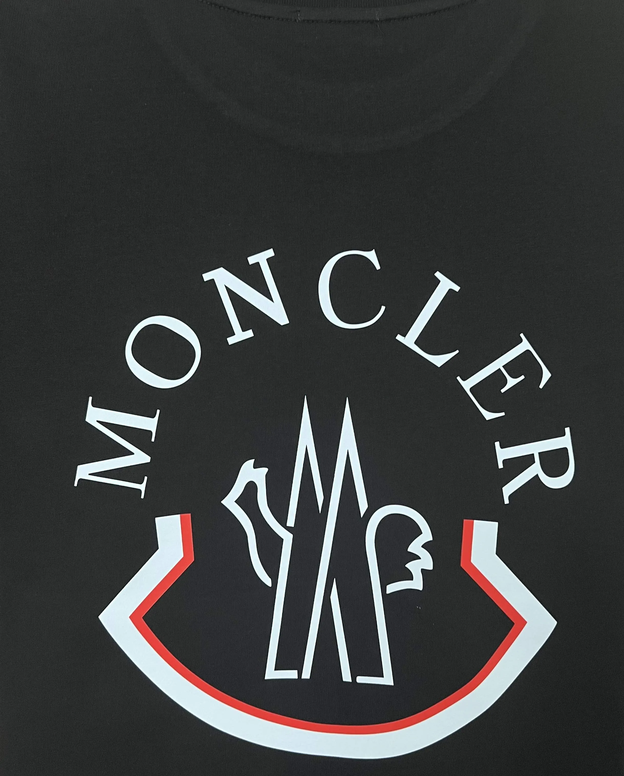 P150 MONCLER/Muzzled 300g pure cotton round neck short-sleeved T-shirt Brand classic Three-dimensional offset letter LOGO embossing process 2025ss official synchronization High version High quality Fashion personality Versatile trend Pure original quality Original fabric Hang tag Collar label Washed wheat Complete three standards Color: Black. White. Size: S M L XL XXL