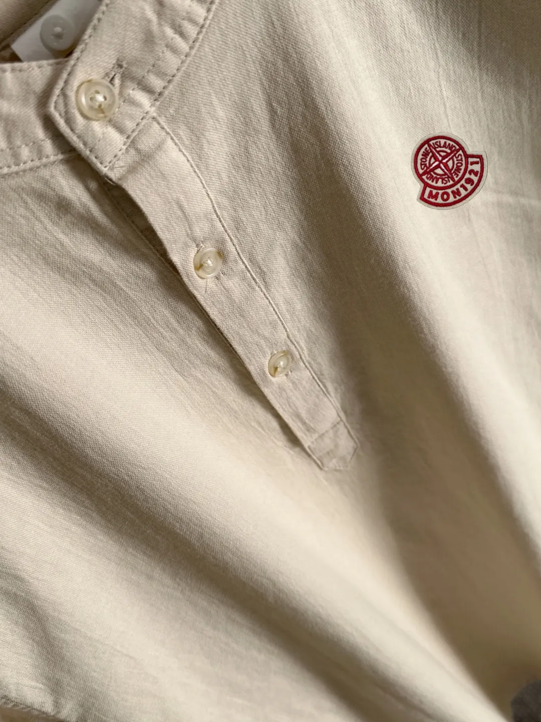 Next day shipment P360 MONCLER/Mongolian joint Stone Island Exclusive launch of 25ss new autumn and winter long sleeves Many celebrities have the same style. Craftsmanship that ordinary small workshops cannot copy. We are not afraid of any challenges in terms of materials, detail restoration and craftsmanship, just to provide you with wonderful products. Compare the top original versions at will. No expense is spared just to make it better. Unique imported fabric feel. Purely imported German machine production. Precision operation and 10,000-needle density. A complete set of new accessories with three standards for simultaneous customization. The upper body is versatile and fashionable. It is a perfect choice for autumn and winter. It is a must-have item. Size chart: M to XXXL (or please state your height and weight when placing an order)