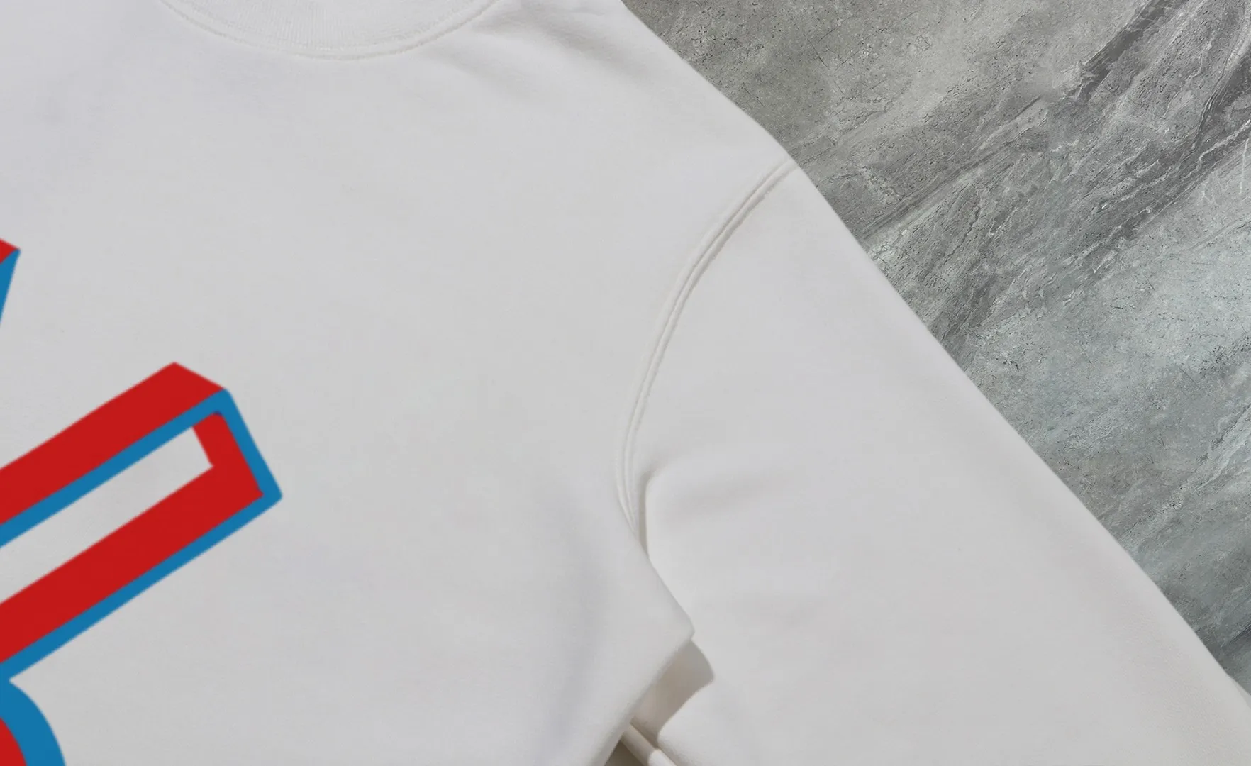 P210 High-version sweatshirt) [Long-term stock] 〖𝐌𝐎𝐍𝐂𝐋𝐄𝐑~Mask〗 Made of 440g heavy-weight fabric. It is different from the market currency. It can be matched with any variety and is properly handsome. 😎The whole dress is made of double waistcoats. The double waistcoats make the whole dress more three-dimensional. Not ordinary factories can do such fine work. 2025 Spring runway version of the T stage, on sale at the counter, round neck terry sweatshirt, high-end double-strand pure cotton, custom-made stretch ribs, dyed in the same vat, complete with three standards, matched with exquisite embroidered LOGO on the chest, simple and advanced, same style for men and women. Color: black, apricot, white, size: S M L XL 2XL