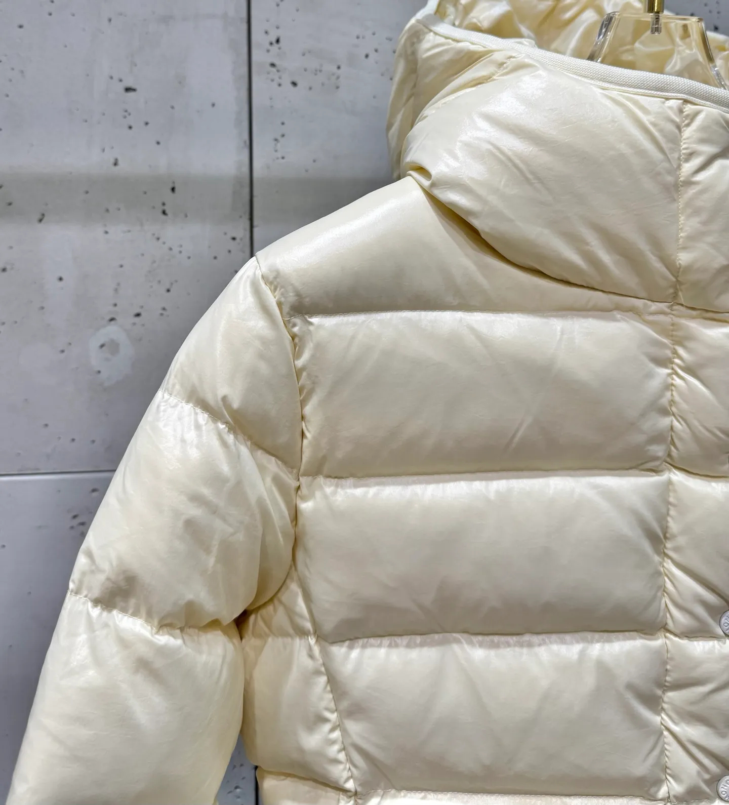P920 Women's Moncler FW24 Barante short waist silhouette zipper long-sleeved down jacket Color: light pink off-white black Size: 0 1 2 3