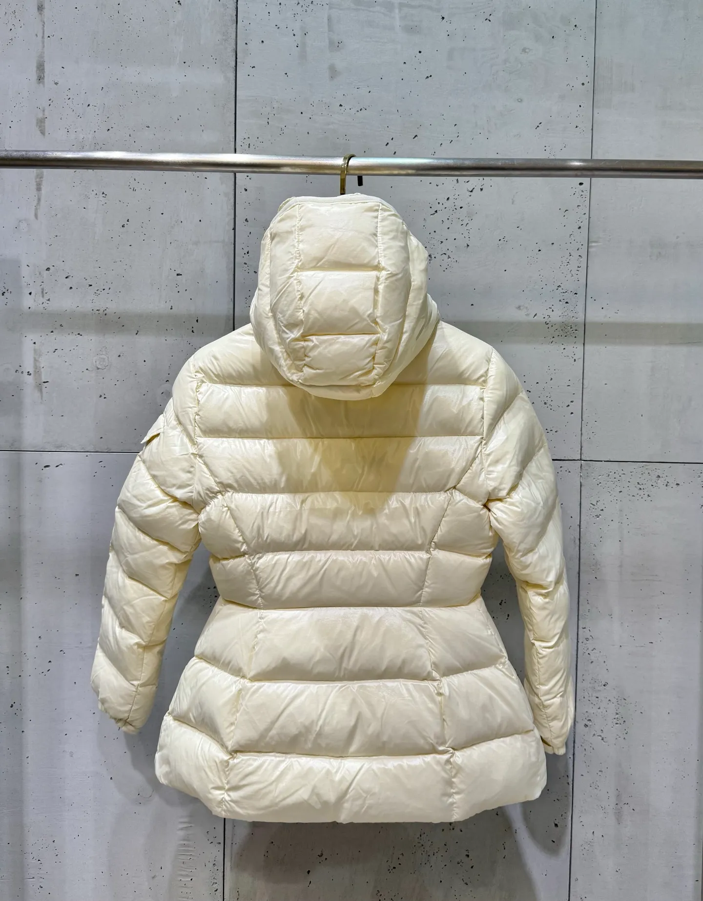P920 Women's Moncler FW24 Barante short waist silhouette zipper long-sleeved down jacket Color: light pink off-white black Size: 0 1 2 3