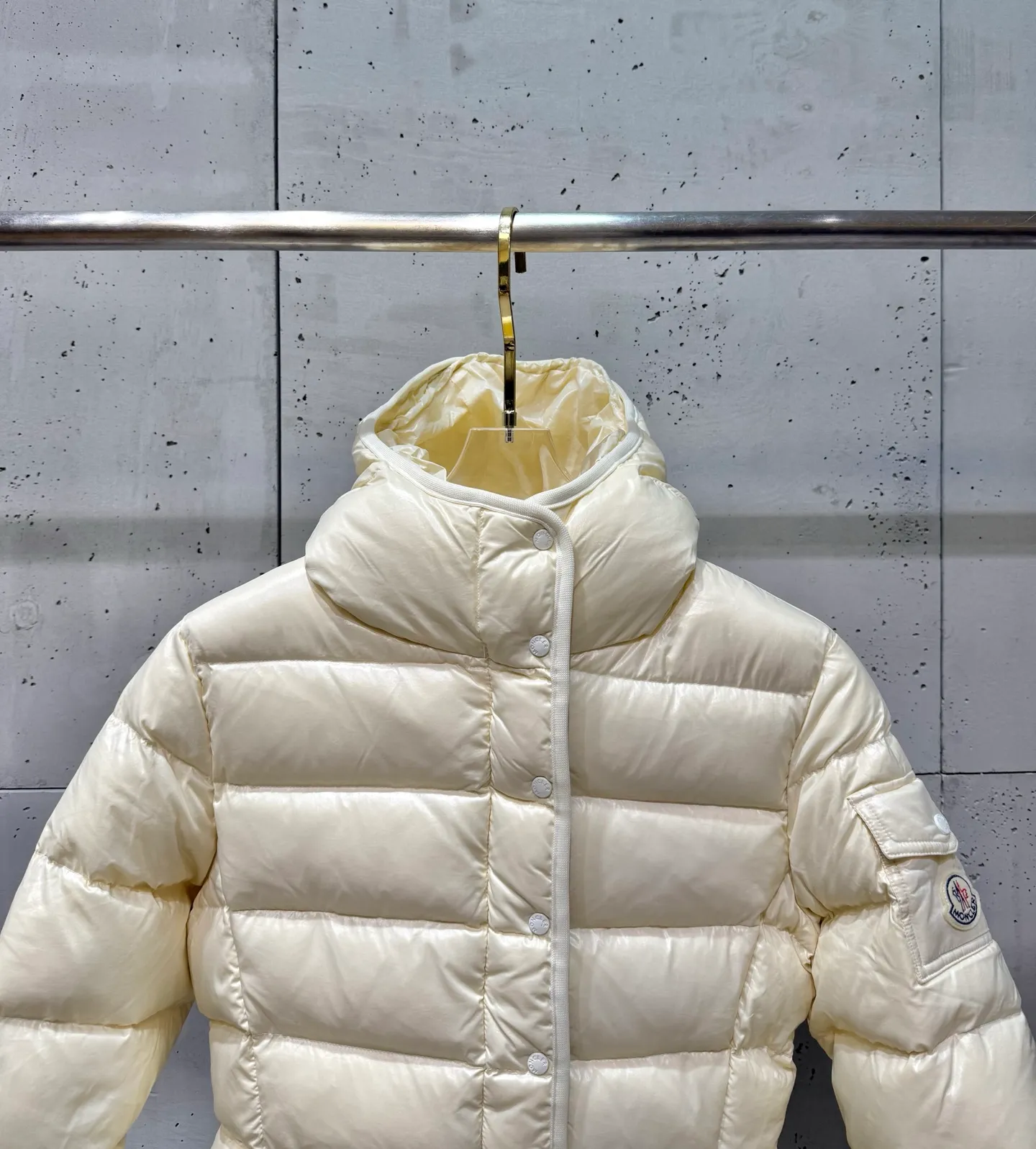 P920 Women's Moncler FW24 Barante short waist silhouette zipper long-sleeved down jacket Color: light pink off-white black Size: 0 1 2 3
