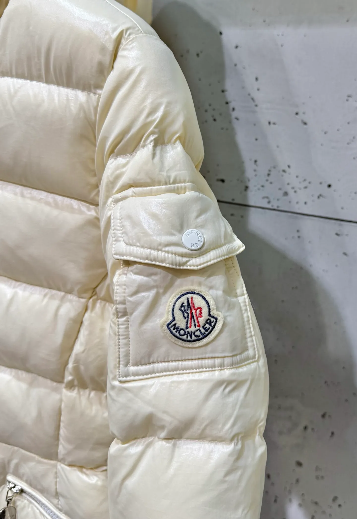 P920 Women's Moncler FW24 Barante short waist silhouette zipper long-sleeved down jacket Color: light pink off-white black Size: 0 1 2 3