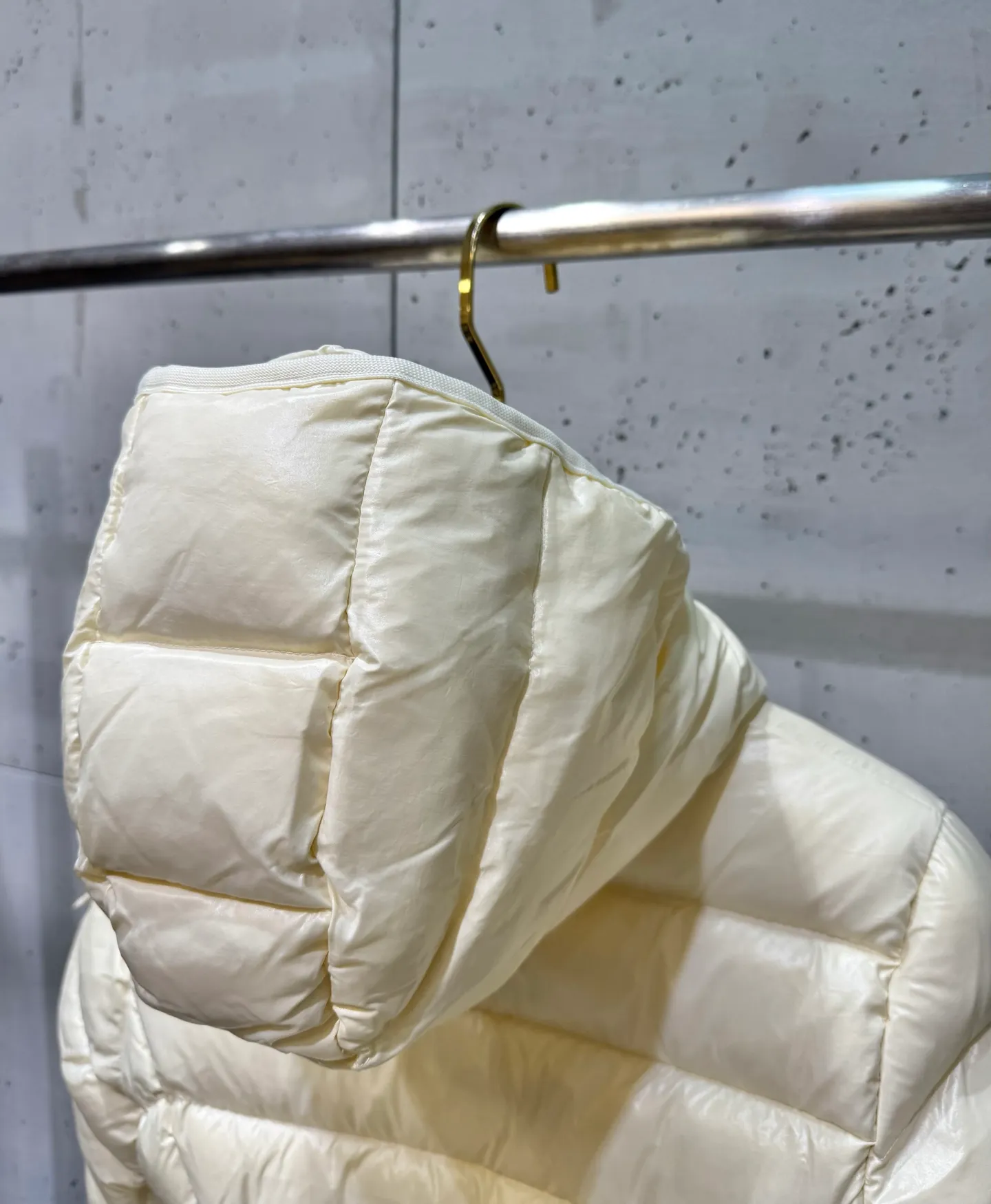 P920 Women's Moncler FW24 Barante short waist silhouette zipper long-sleeved down jacket Color: light pink off-white black Size: 0 1 2 3