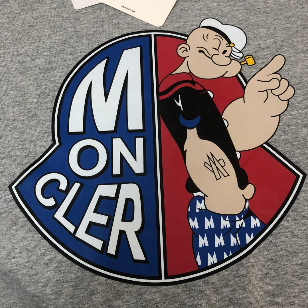 P150 MONCLER 24 The latest short-sleeved T-shirt for couples ~ Top-notch printed logo design ~ The fabric upper body is comfortable and breathable, not stiff, slim cut, made of high-end custom-made pure cotton fabric! The upper body is comfortable and stylish, and it can be worn alone as an inner layer. It is a must-have for fashionistas! ! ! Color: black, white, sapphire blue, gray Size: S M L XL (loose fit! Please state your height and weight when placing an order)