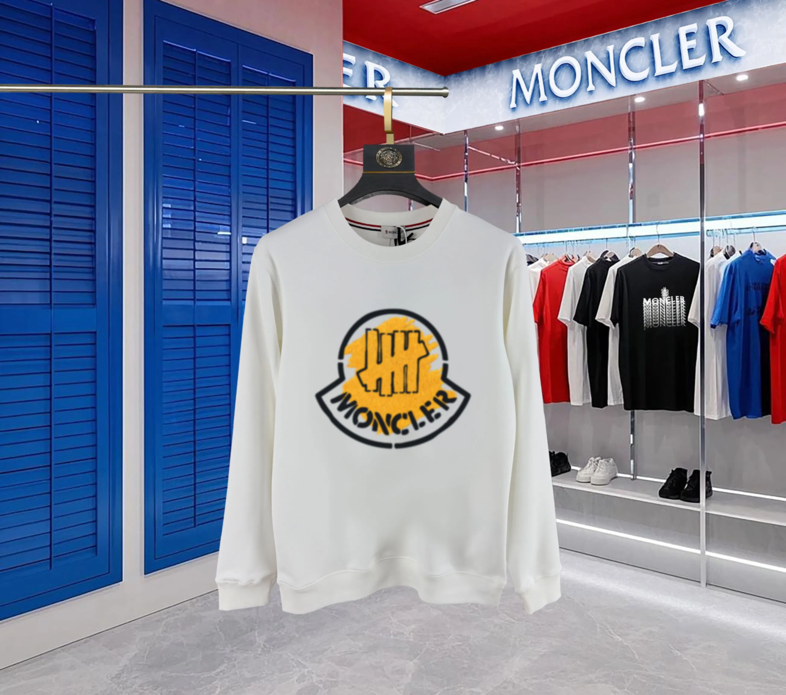 P210 High-version sweatshirt) [Long-term stock] 〖𝐌𝐎𝐍𝐂𝐋𝐄𝐑~Mask〗 Made of 440g heavy-weight fabric. It is different from the market currency. It can be matched with any variety and is properly handsome. 😎The whole dress is made of double waistcoats. The double waistcoats make the whole dress more three-dimensional. Not ordinary factories can do such fine work. 2025 Spring runway version of the T stage, on sale at the counter, round neck terry sweatshirt, high-end double-strand pure cotton, custom-made stretch ribs, dyed in the same vat, complete with three standards, matched with exquisite embroidered LOGO on the chest, simple and advanced, same style for men and women. Color: black, apricot, white, size: S M L XL 2XL
