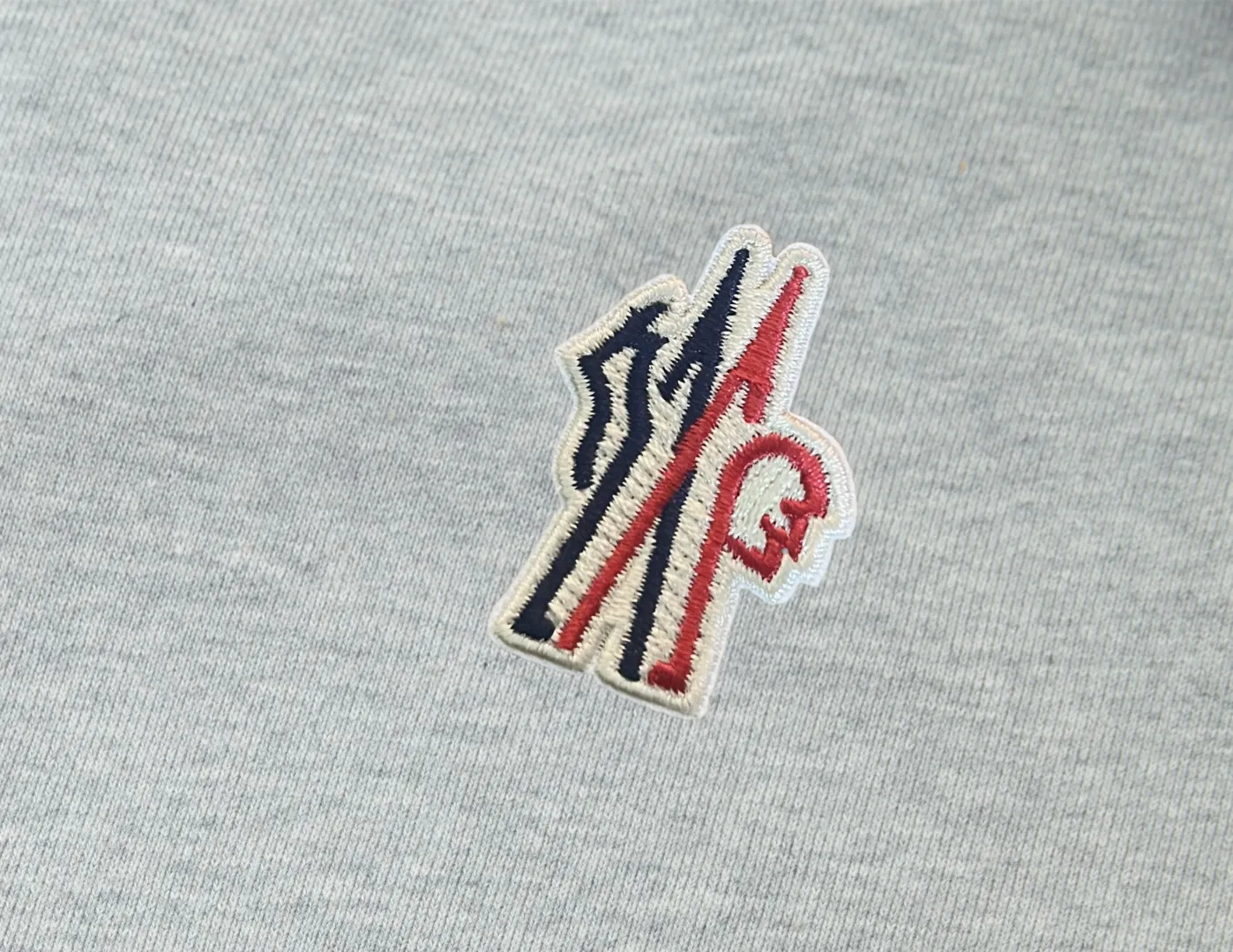 P230 top version, different currency) ✨Moncler SS show style, slim lines, simple printed letter Logo trendy shorts for men and women, compatible with all body types, black and white drawstring design on the waist elastic band, custom drawstring pockets with diagonal pocket design on both sides, and a small pocket at the rear. Color: black gray Size S-XL