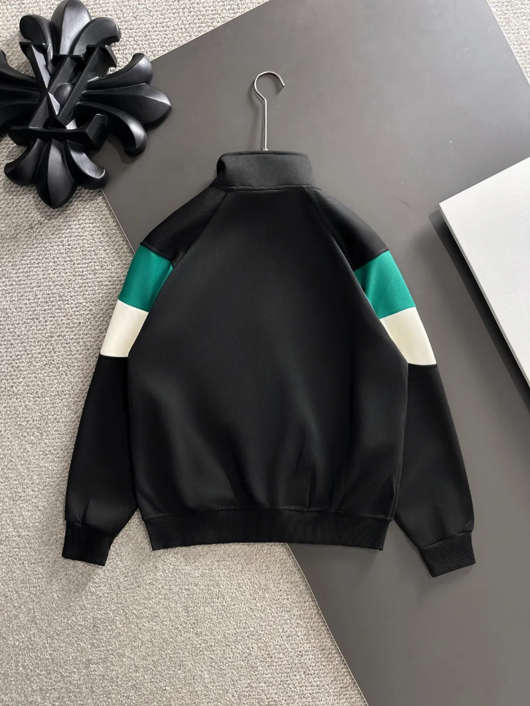 2-3 days to ship P720 Stone lsland/Stone Island joint MONCLER/Mongolian high quality 2025 autumn and winter new casual heavy industry suit exclusively developed by yb! High quality production! The top version of the trading company channel order, external orders for imported custom fabrics, high breathability and comfort, impeccable details, absolutely worth buying! This type of suit is also a must-have for lazy people. You don’t have to think about how to match it, you can just get it in one set! Brand element design concept, delicate and soft feel! It presents a casual cut and the upper body shape is great! On sale simultaneously on the official website! From a high-end men's positioning brand, the low-key luxury taste is irresistible! Exquisite workmanship and impeccable quality! The overall style is simple, fashionable and timeless, fully meeting the requirements of stylish and tasteful dressing! Size: M to 4XL (or state your height and weight when placing an order)