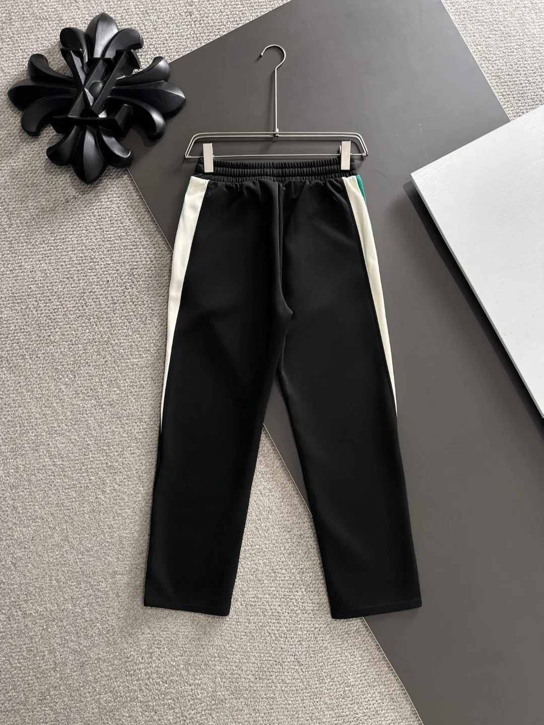 2-3 days to ship P720 Stone lsland/Stone Island joint MONCLER/Mongolian high quality 2025 autumn and winter new casual heavy industry suit exclusively developed by yb! High quality production! The top version of the trading company channel order, external orders for imported custom fabrics, high breathability and comfort, impeccable details, absolutely worth buying! This type of suit is also a must-have for lazy people. You don’t have to think about how to match it, you can just get it in one set! Brand element design concept, delicate and soft feel! It presents a casual cut and the upper body shape is great! On sale simultaneously on the official website! From a high-end men's positioning brand, the low-key luxury taste is irresistible! Exquisite workmanship and impeccable quality! The overall style is simple, fashionable and timeless, fully meeting the requirements of stylish and tasteful dressing! Size: M to 4XL (or state your height and weight when placing an order)