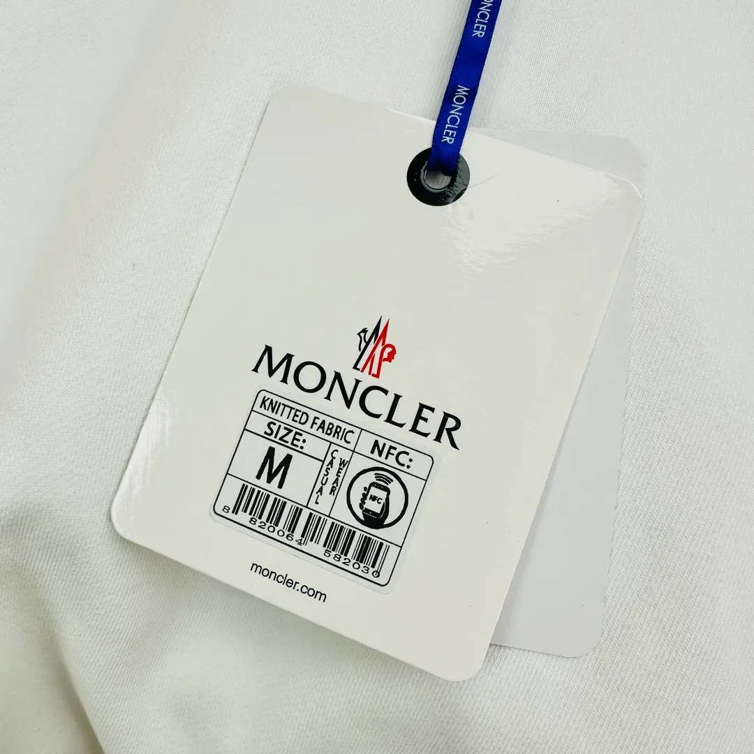 P280 Brand: Mengkou🤳𝐌𝐎𝐍𝐂𝐋𝐄𝐑 Fabric: ☑️Made of 440g double-strand pure cotton terry👕 Fabric: ☑️Thread with 1*1 double yarn thread. 🔜Comes with dyeing in the same tank. Craftsmanship: ☑️The embroidery uses 3D three-dimensional embroidery technology, 🇧🇫The original computer scan and print is restored 1:1. The pattern is clear and the needle count is dense. It is a rare high-end product on the market! 🇲🇩All three standards are complete! Size: ☑️S 〰️M 〰️L 〰️XL 〰️XXL