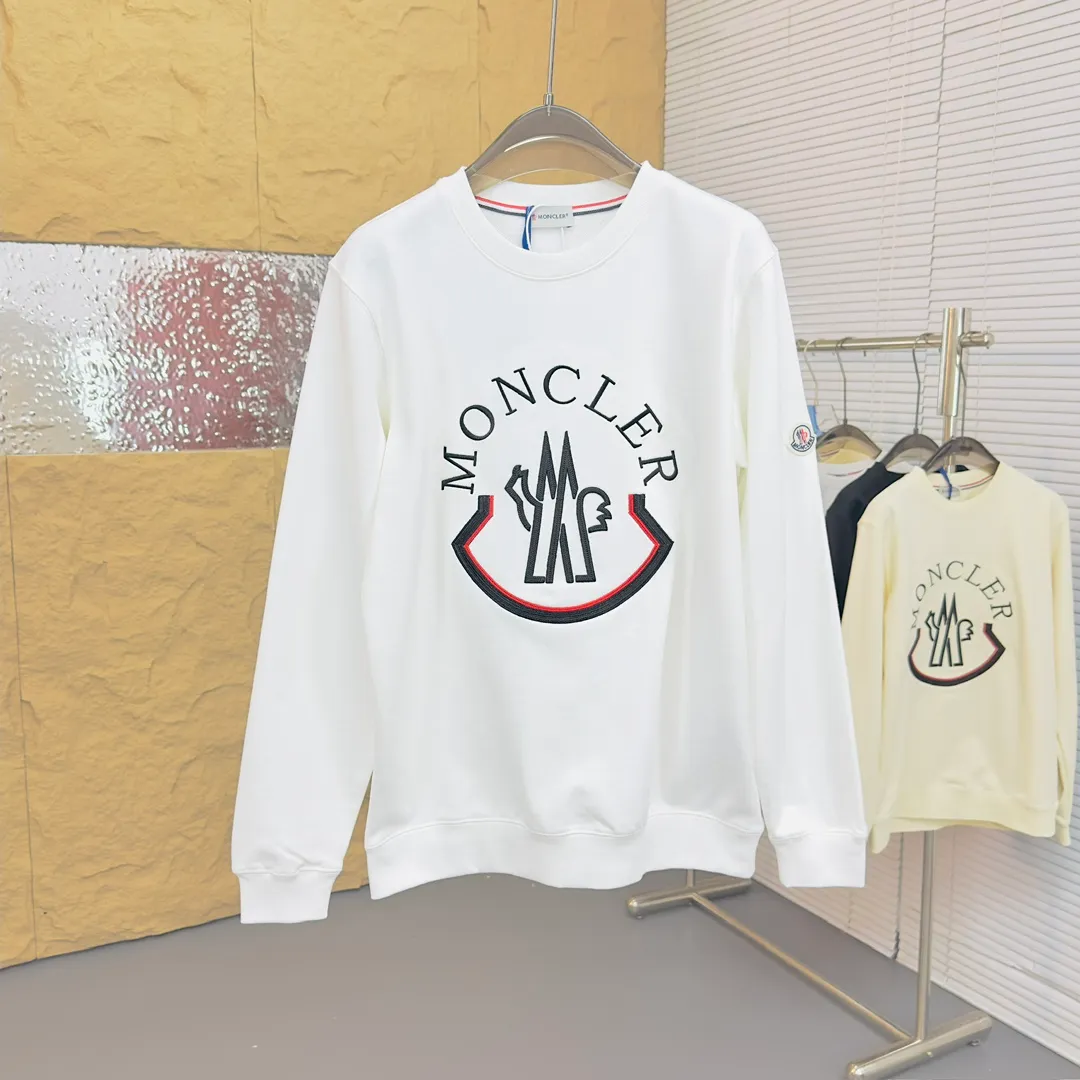 P280 Brand: Mengkou🤳𝐌𝐎𝐍𝐂𝐋𝐄𝐑 Fabric: ☑️Made of 440g double-strand pure cotton terry👕 Fabric: ☑️Thread with 1*1 double yarn thread. 🔜Comes with dyeing in the same tank. Craftsmanship: ☑️The embroidery uses 3D three-dimensional embroidery technology, 🇧🇫The original computer scan and print is restored 1:1. The pattern is clear and the needle count is dense. It is a rare high-end product on the market! 🇲🇩All three standards are complete! Size: ☑️S 〰️M 〰️L 〰️XL 〰️XXL