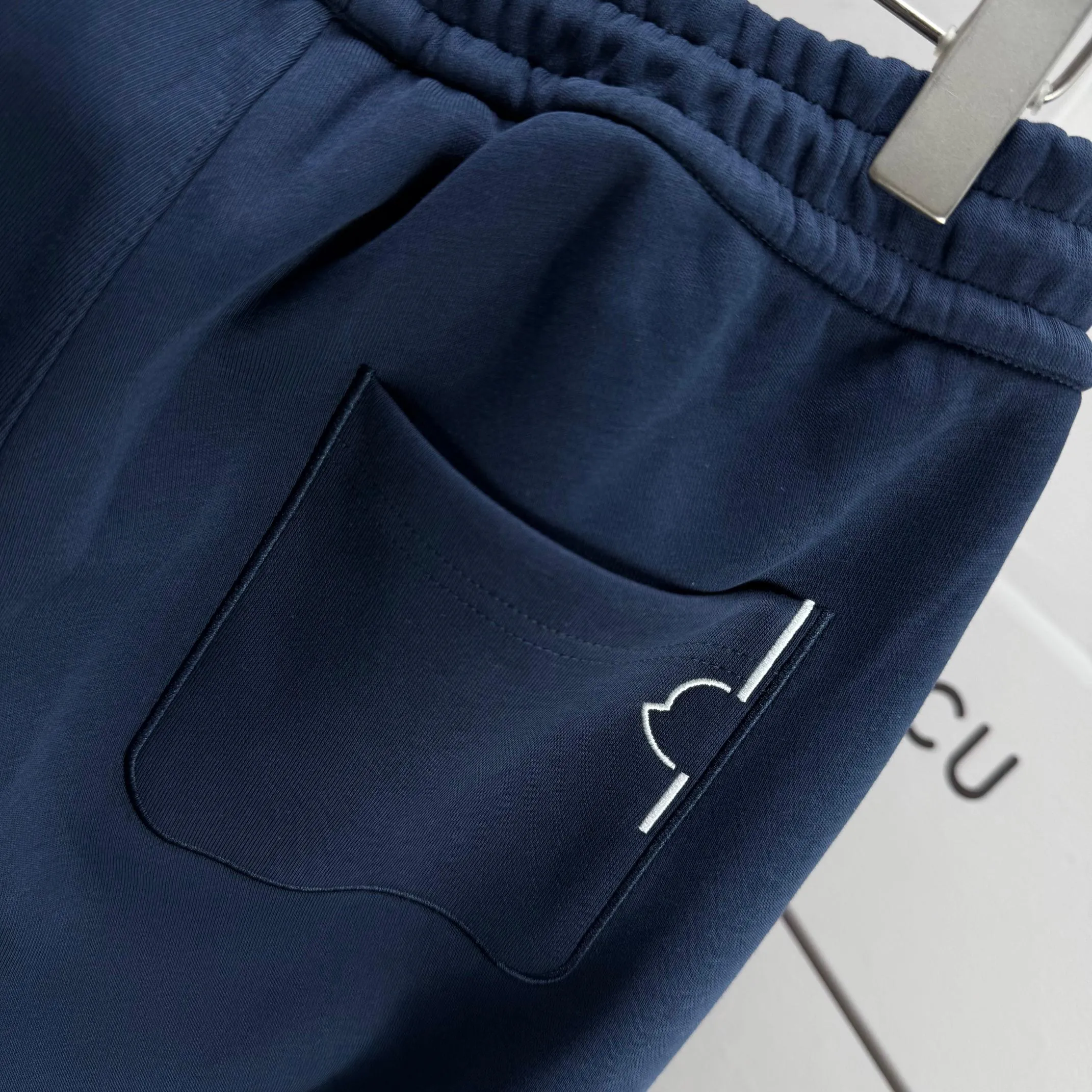 P310 MONCLER* Mouthless 2025 new autumn embroidered classic flat-legged casual sweatpants, same style for men and women. The fabric is made of 380g high-density double-sided Chinese custom fabric. No deformation, no shrinkage, three-dimensional drape. Color: black, navy blue, size: M-XXXL