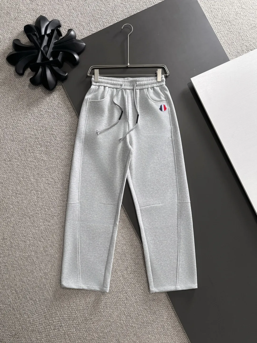 Next day shipment P360 MONCLER/Mongoose Exclusive first release of 25ss autumn and winter new high-quality trousers Compare real-life details at will A perfect choice for autumn and winter, a must-have item. Sizes: M to 3XL (please state your height and weight when placing an order)