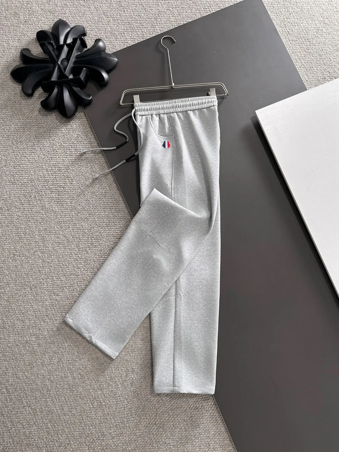 Next day shipment P360 MONCLER/Mongoose Exclusive first release of 25ss autumn and winter new high-quality trousers Compare real-life details at will A perfect choice for autumn and winter, a must-have item. Sizes: M to 3XL (please state your height and weight when placing an order)