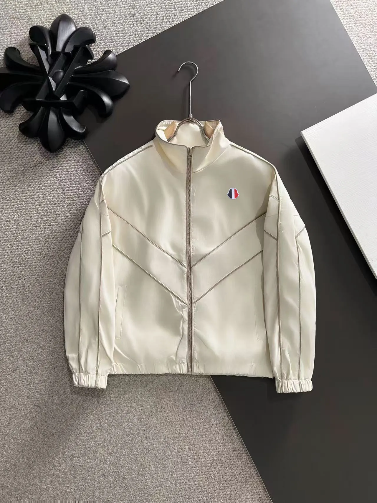 Next day shipping P720 MONCLER/Mongolian high quality 2025 autumn and winter new casual heavy industry suit exclusively developed by yb! High quality production! The top version of the trading company channel order, external orders for imported custom fabrics, high breathability and comfort, impeccable details, absolutely worth buying! This type of suit is also a must-have for lazy people. You don’t have to think about how to match it, you can just get it in one set! Brand element design concept, delicate and soft feel! It presents a casual cut and the upper body shape is great! On sale simultaneously on the official website! From a high-end men's positioning brand, the low-key luxury taste is irresistible! Exquisite workmanship and impeccable quality! The overall style is simple, fashionable and timeless, fully meeting the requirements of stylish and tasteful dressing! Size: M to 5XL (or state your height and weight when placing an order)